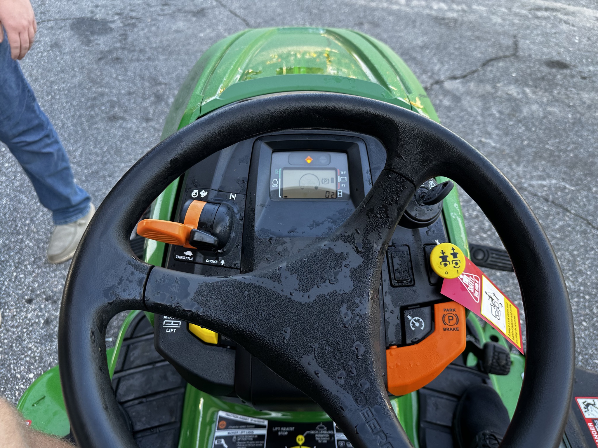 2025 John Deere X380 Image 8