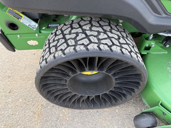 2023 John Deere Z970R - Photo12