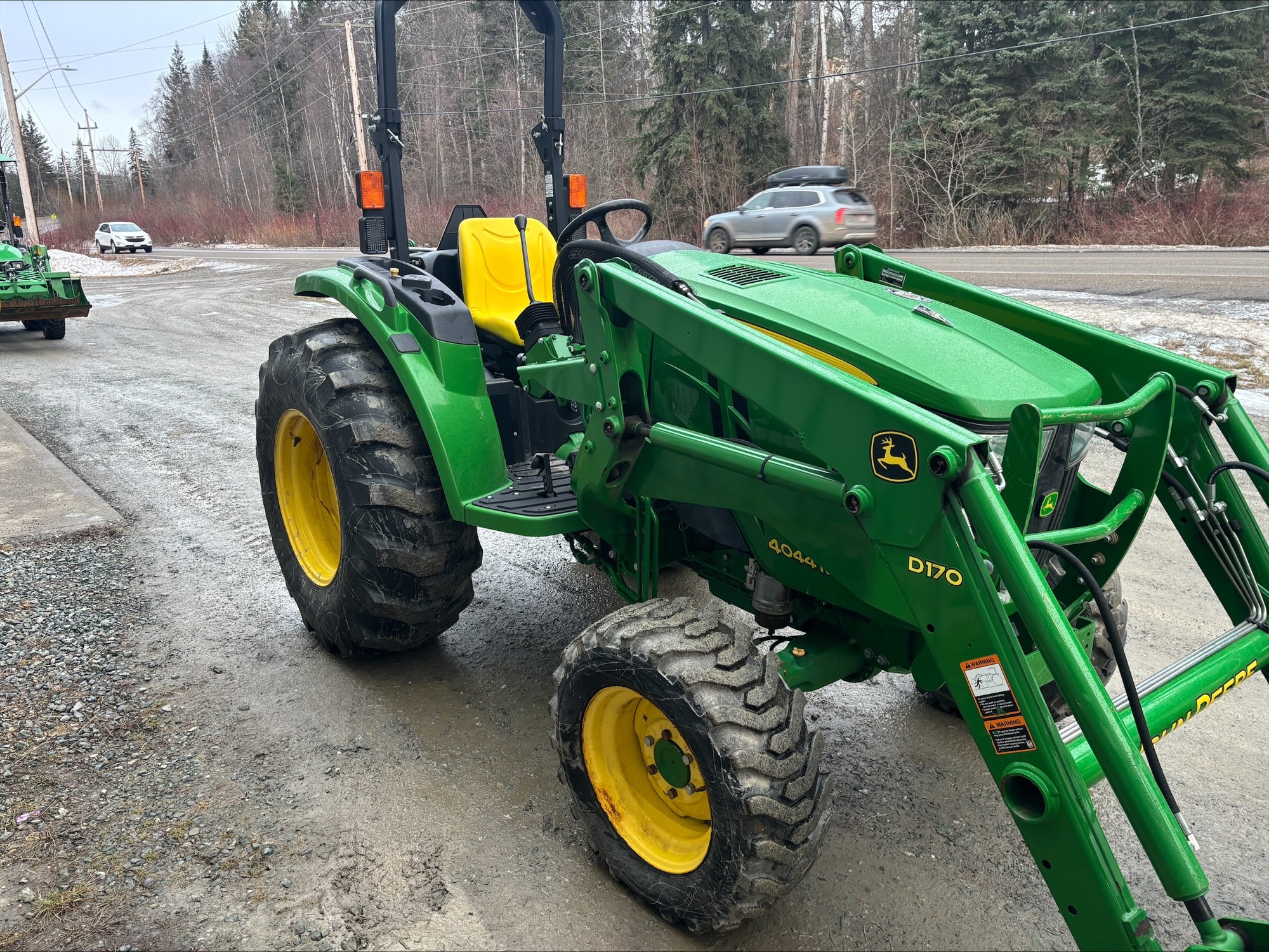 2016 John Deere 4044M Image 4
