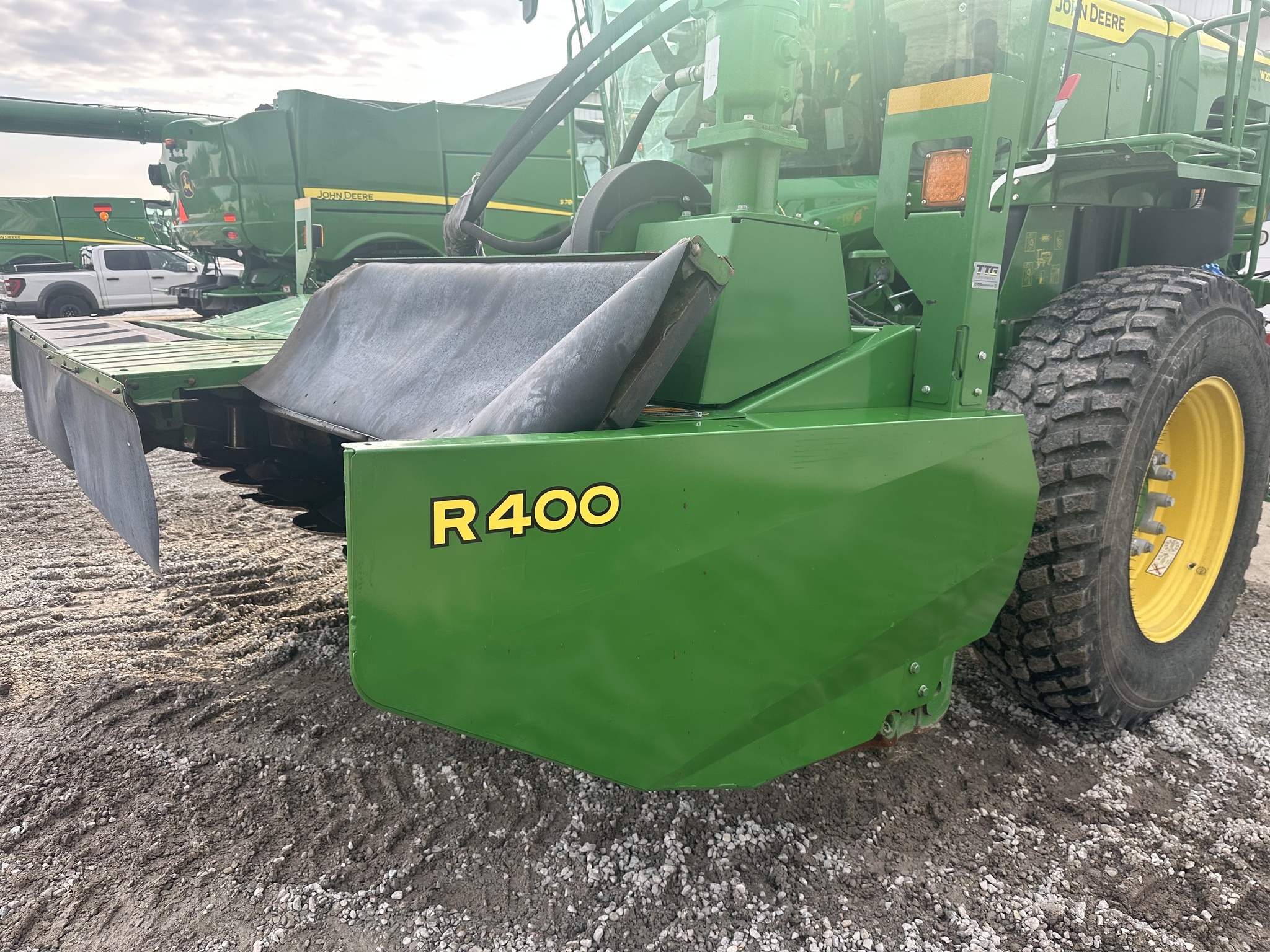 2023 John Deere W200M Image 3