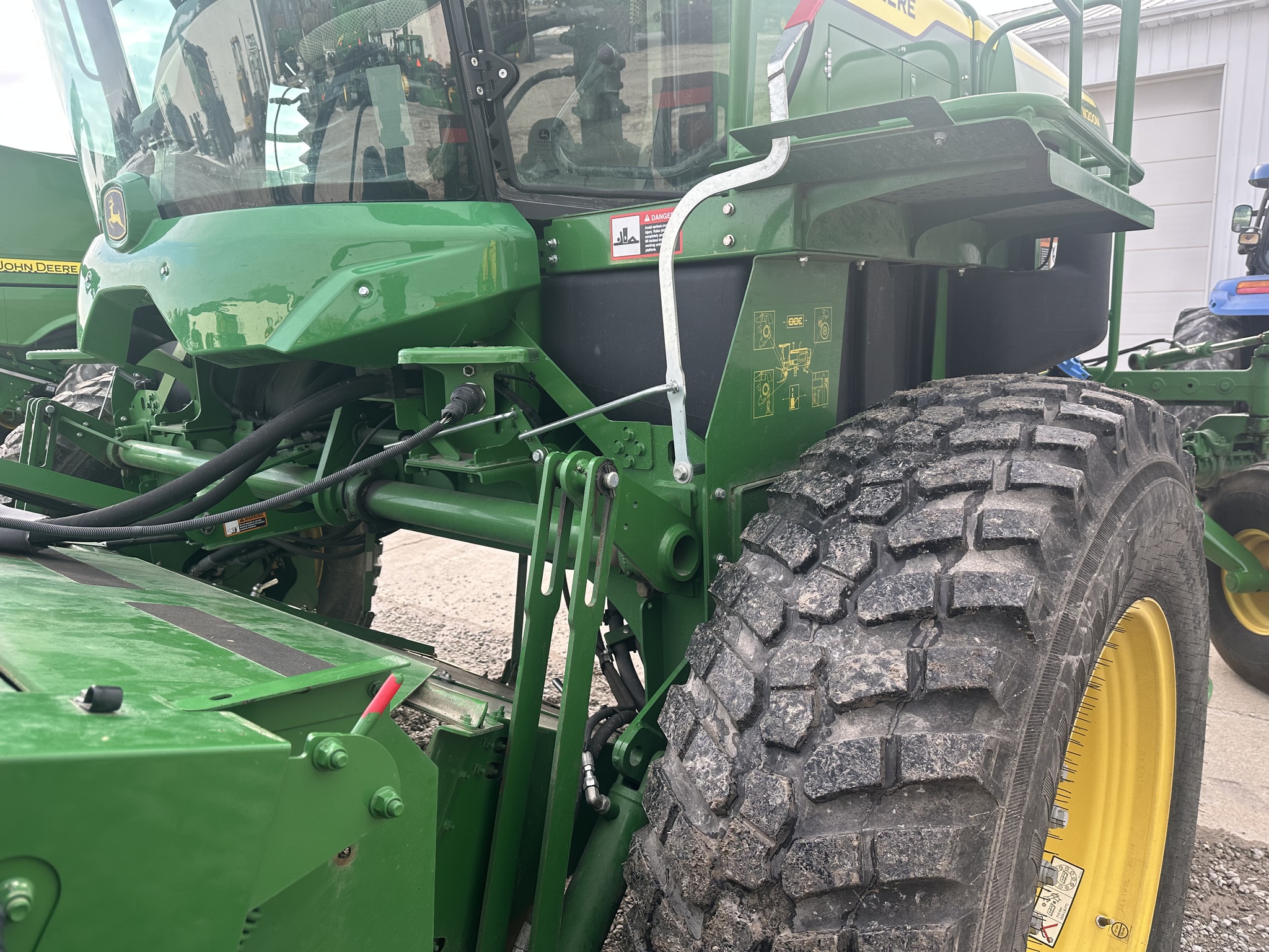 2023 John Deere W200M Image 5