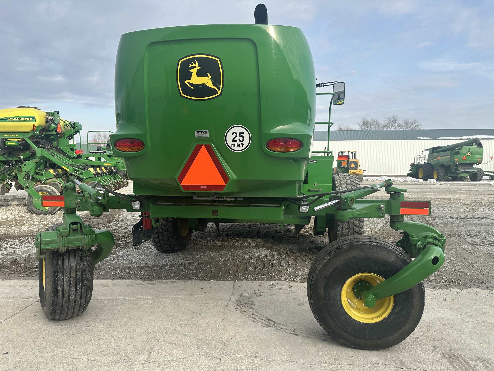 2023 John Deere W200M Image 4