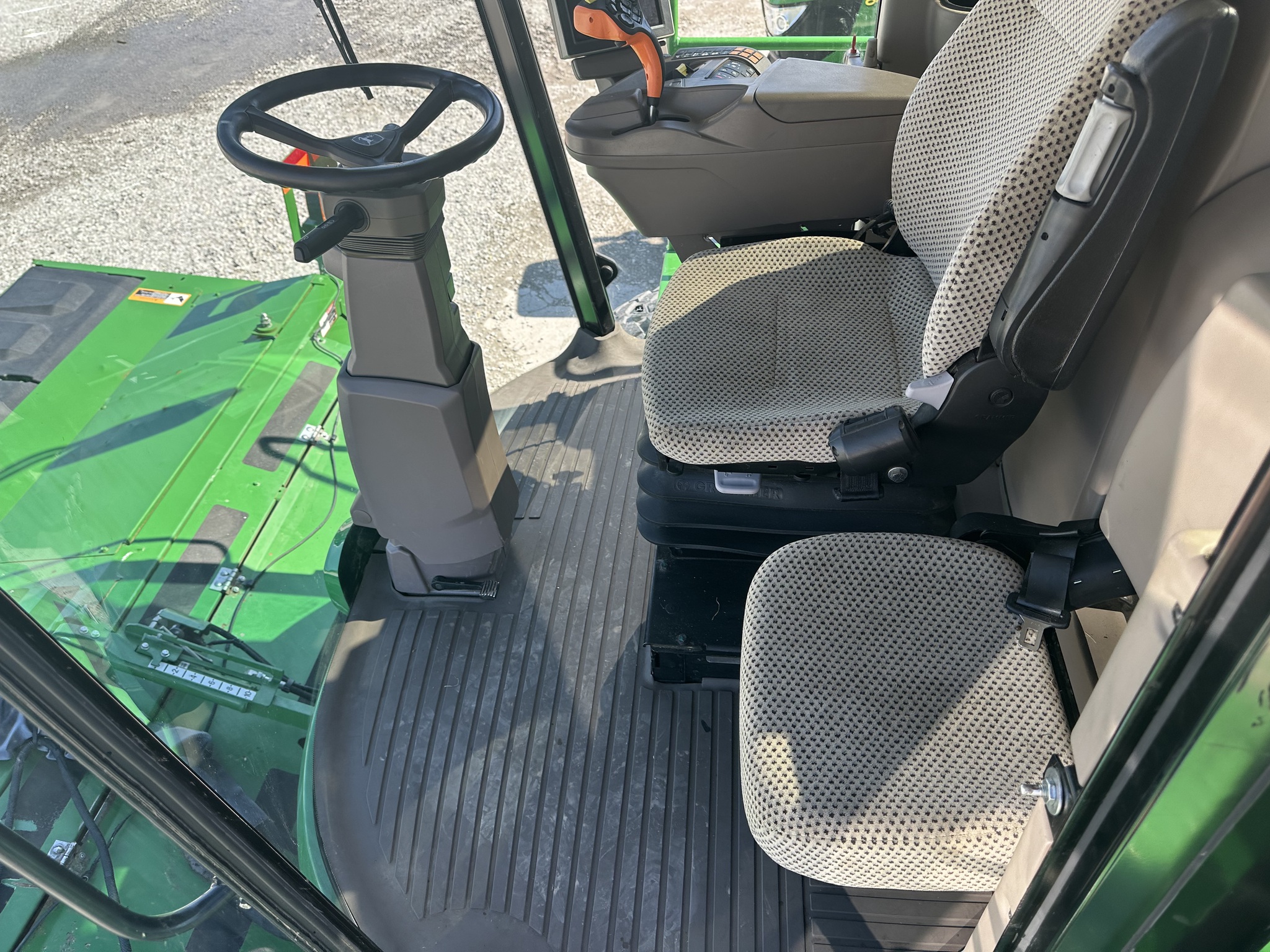 2023 John Deere W200M Image 23