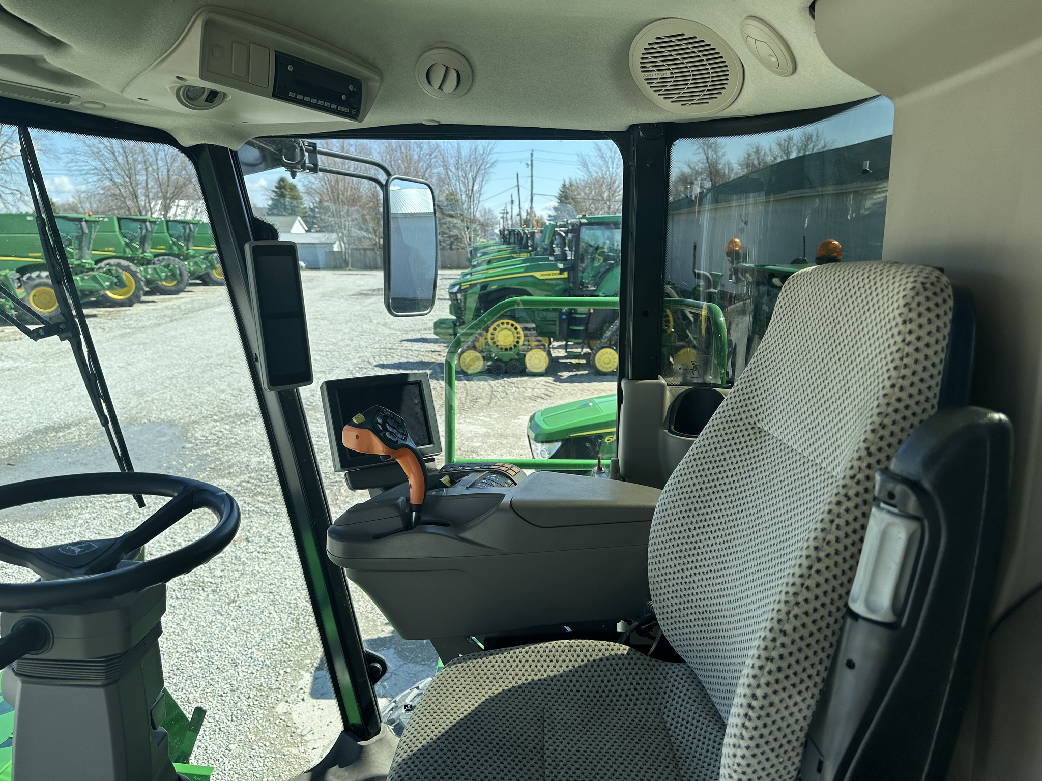 2023 John Deere W200M Image 24