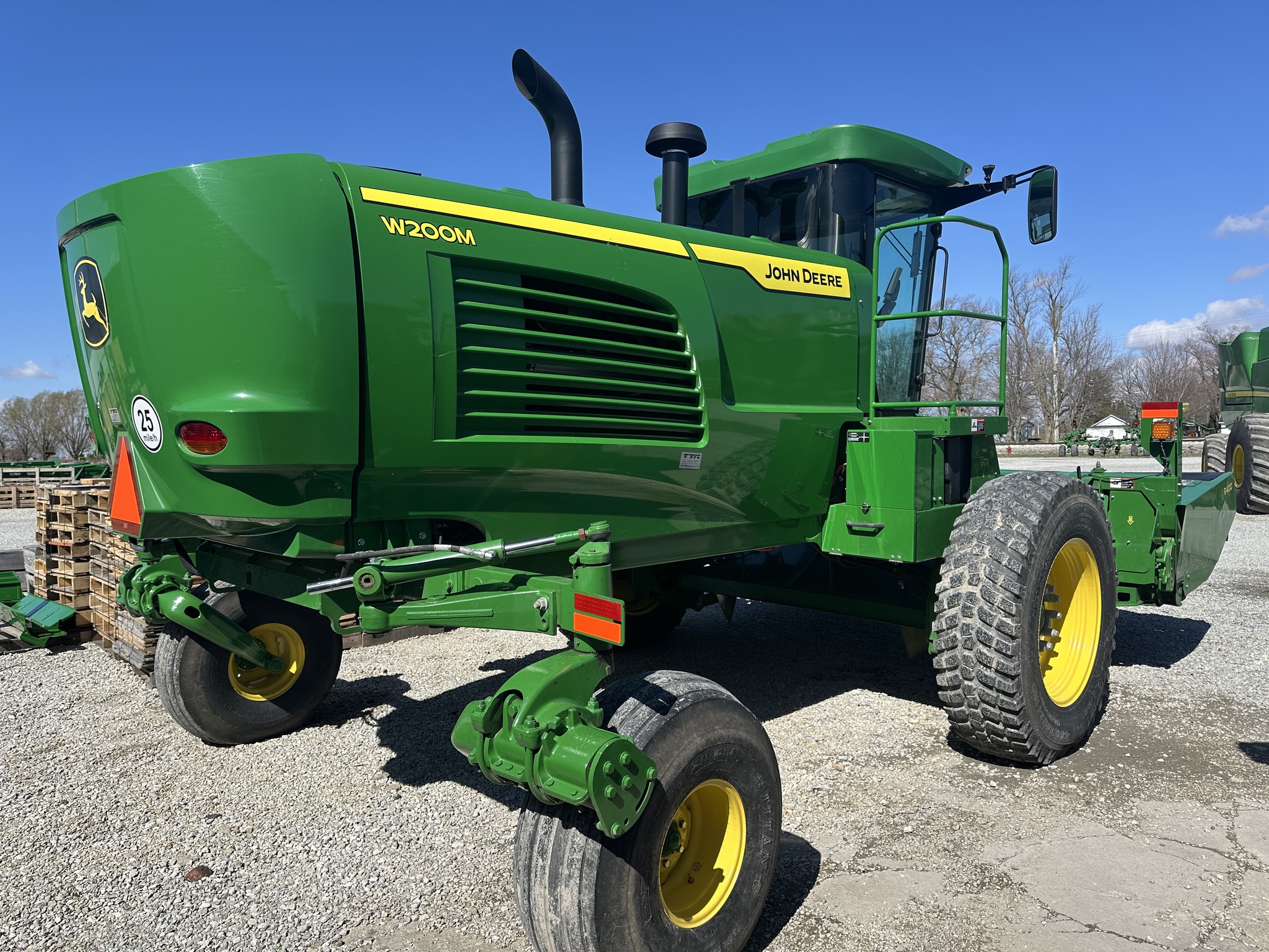 2023 John Deere W200M Image 26