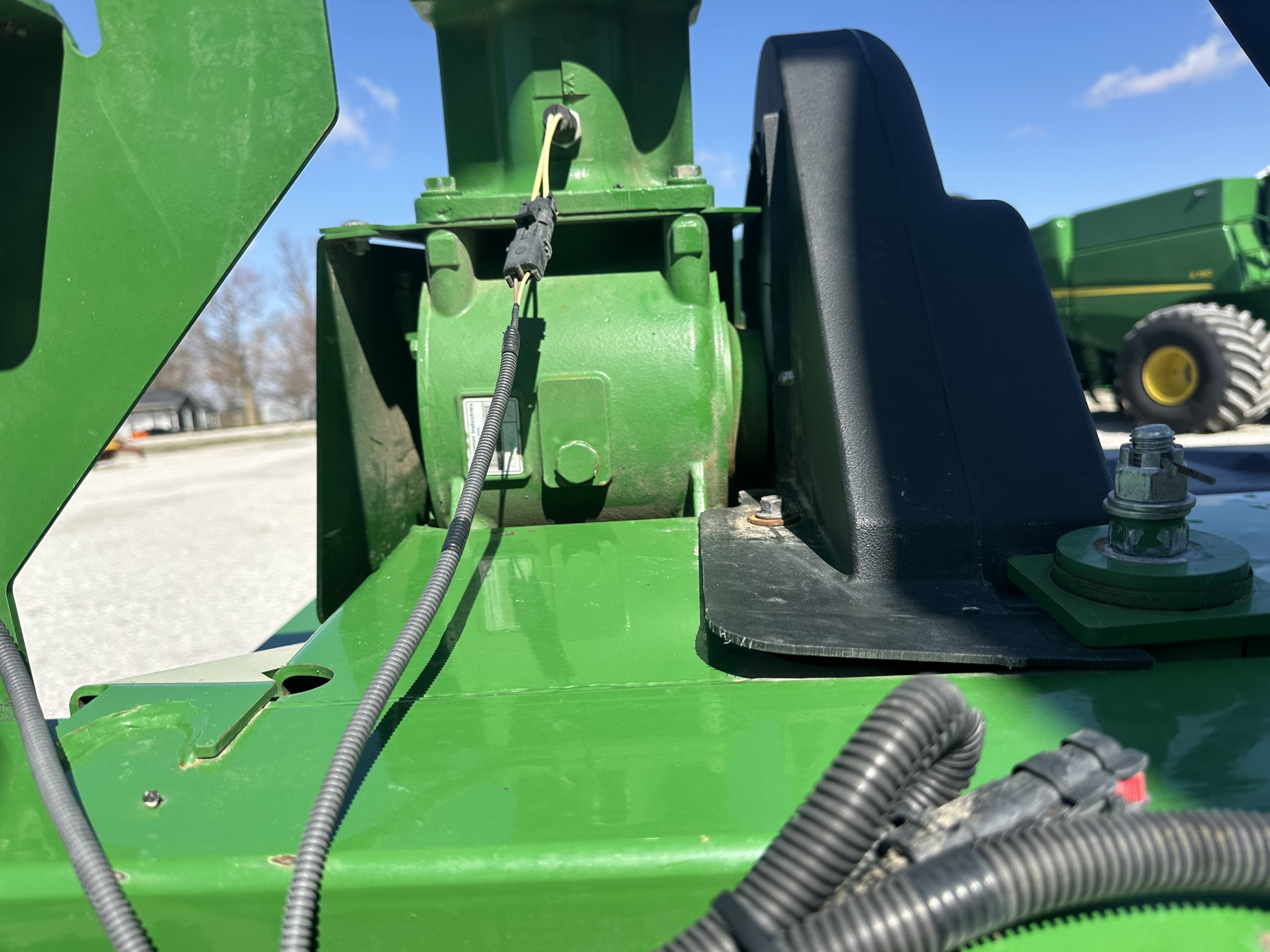 2023 John Deere W200M Image 37