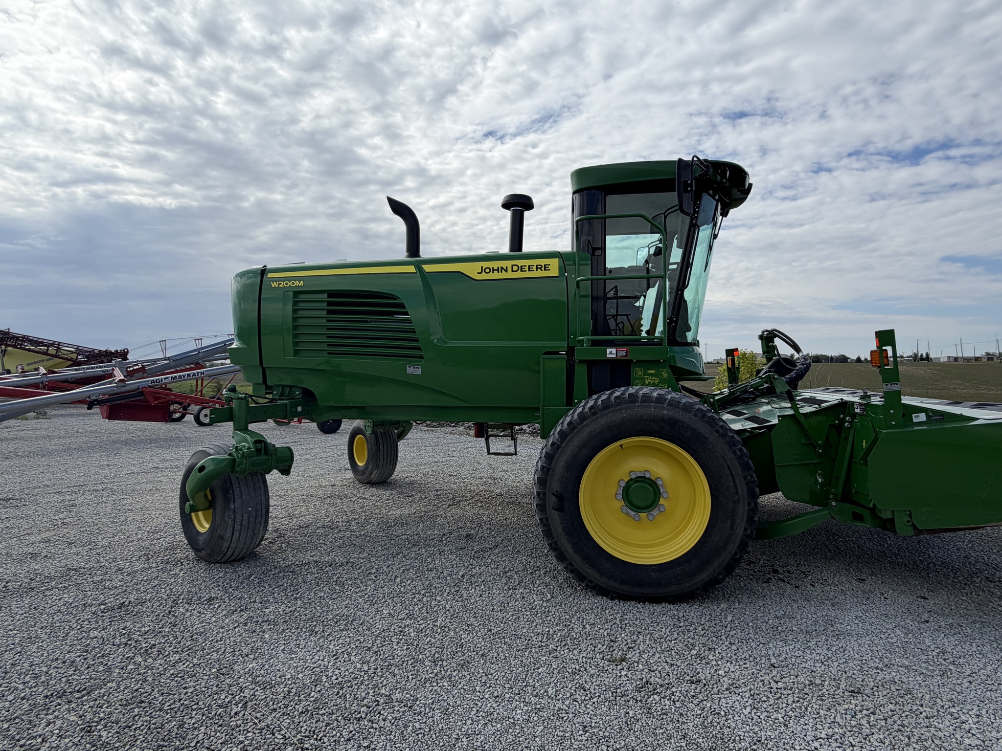 2023 John Deere W200M Image 3