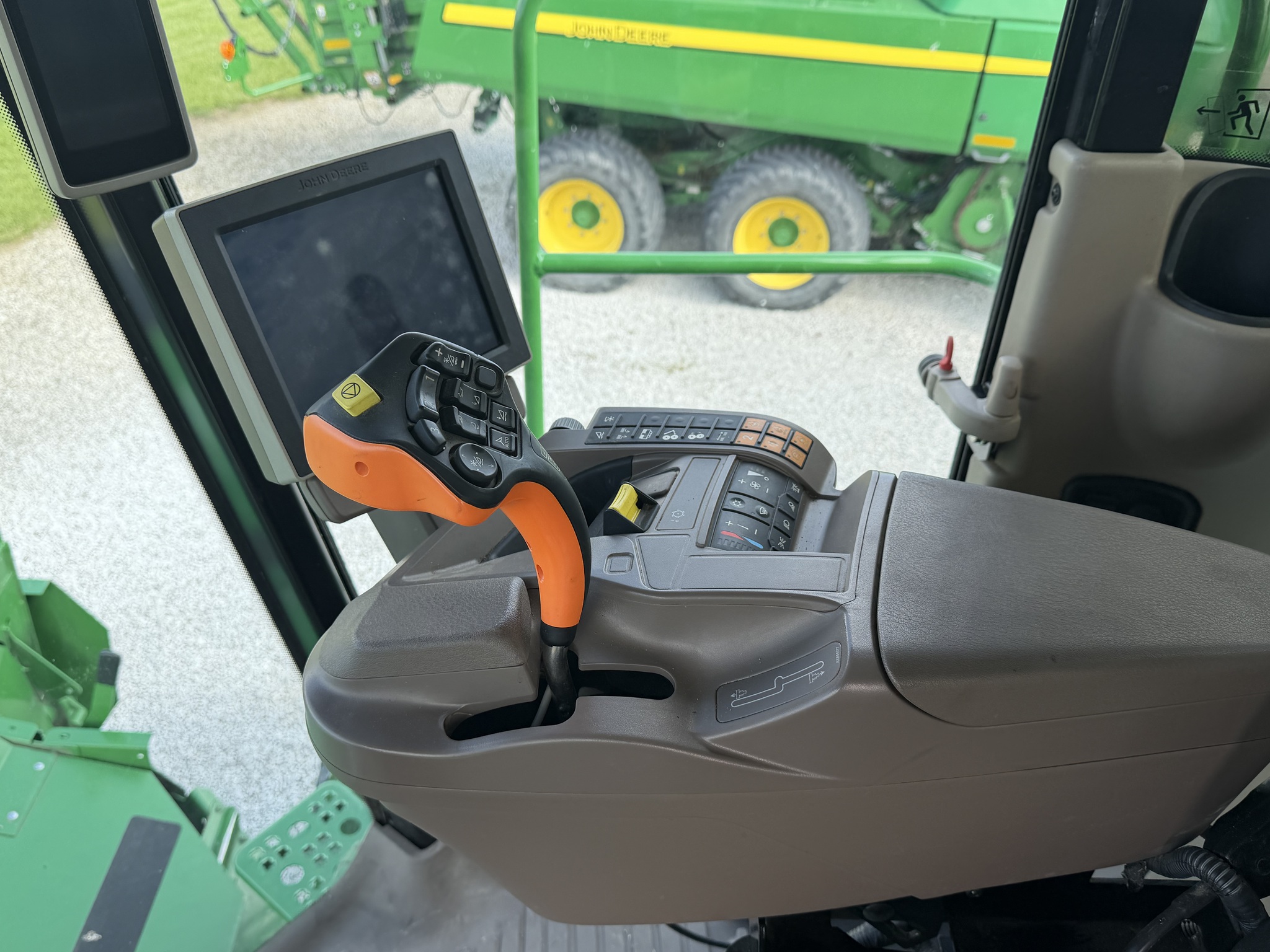 2023 John Deere W200M Image 7