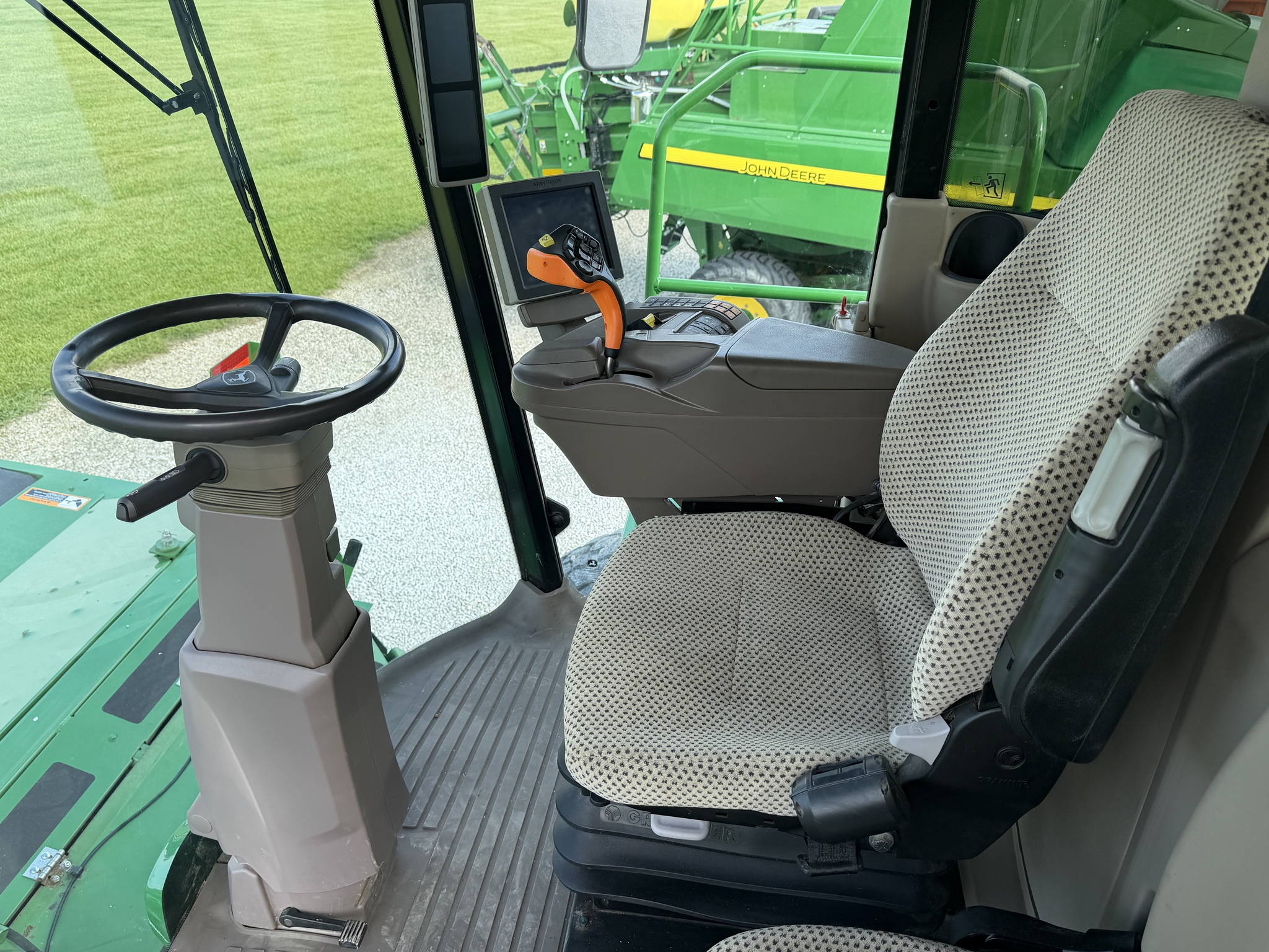 2023 John Deere W200M Image 32