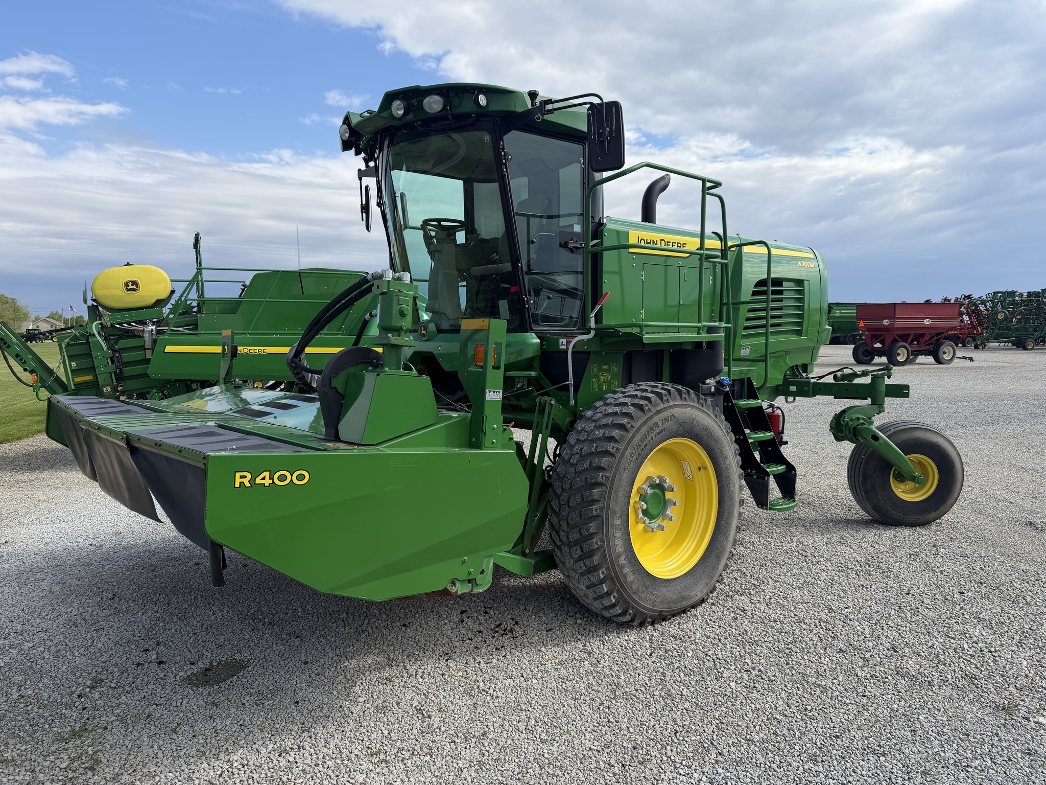 2023 John Deere W200M Image 1