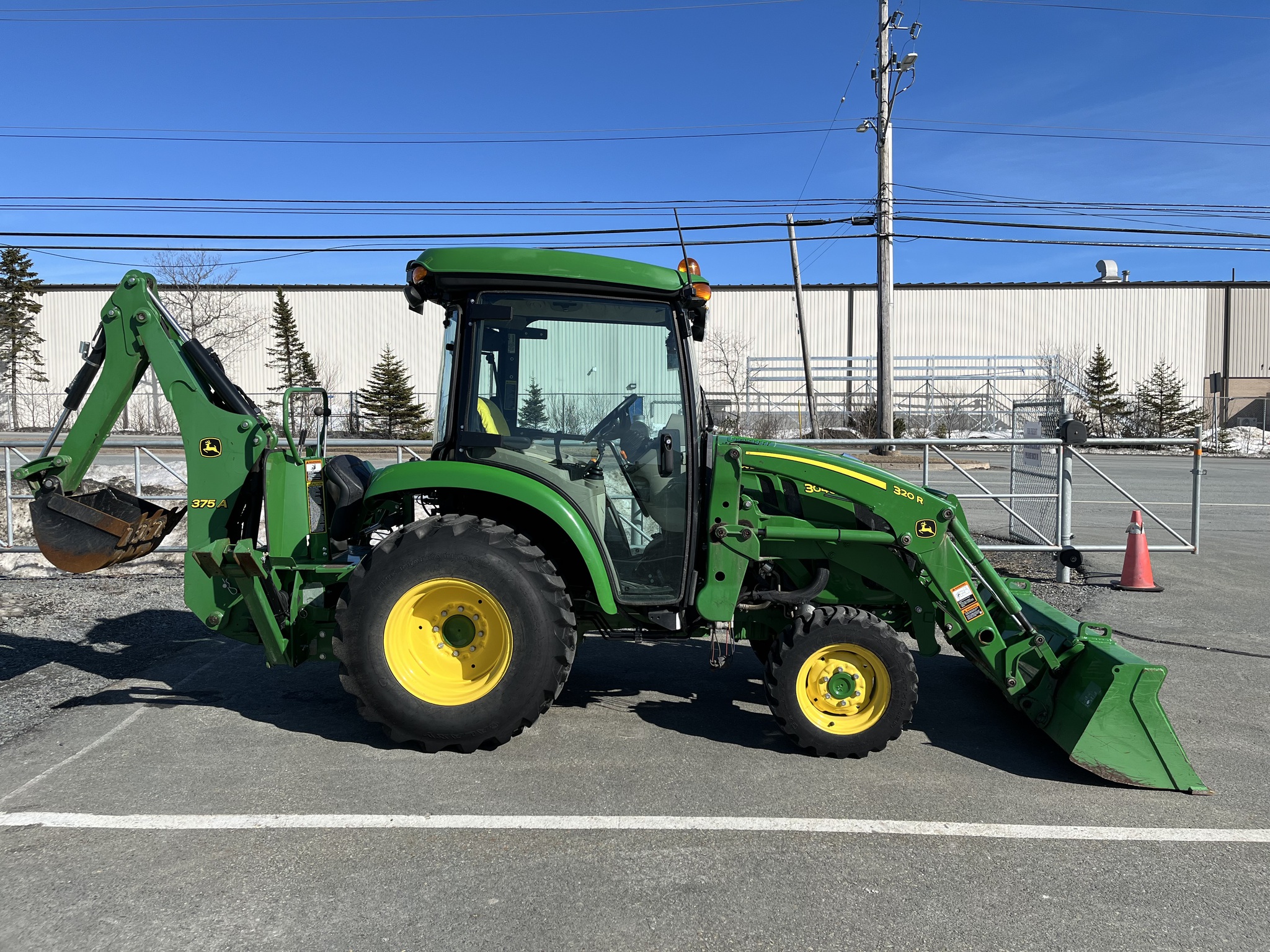 2022 John Deere 3046R Image 2