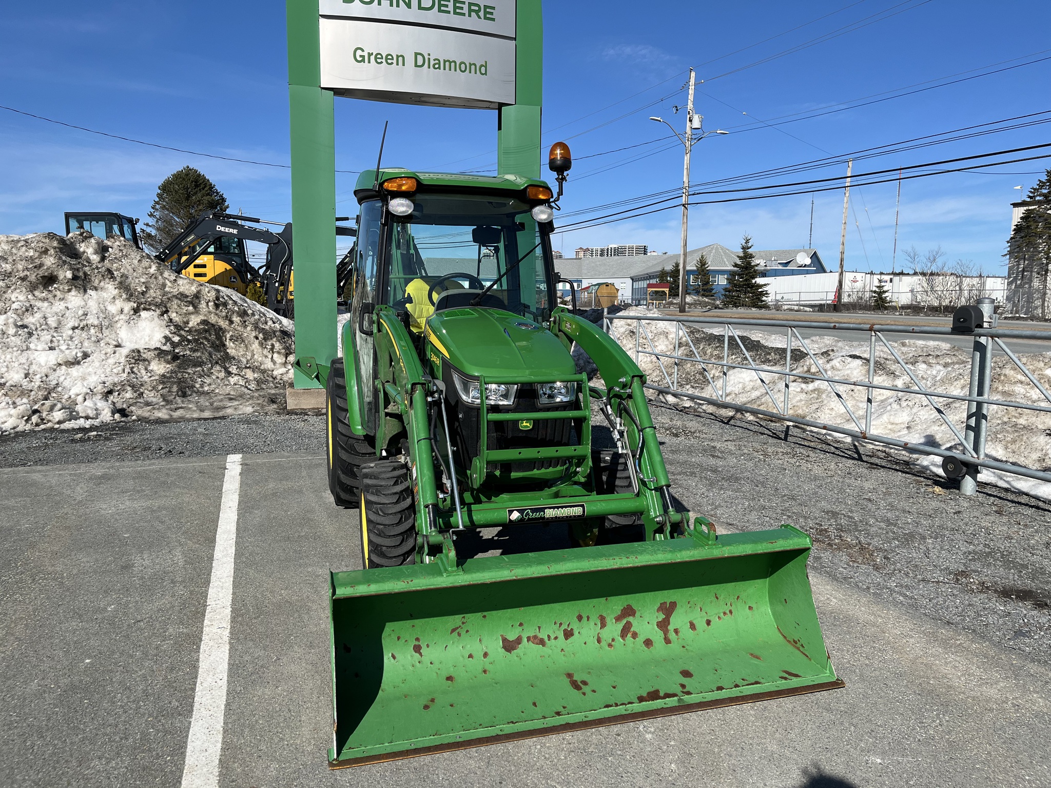 2022 John Deere 3046R Image 7