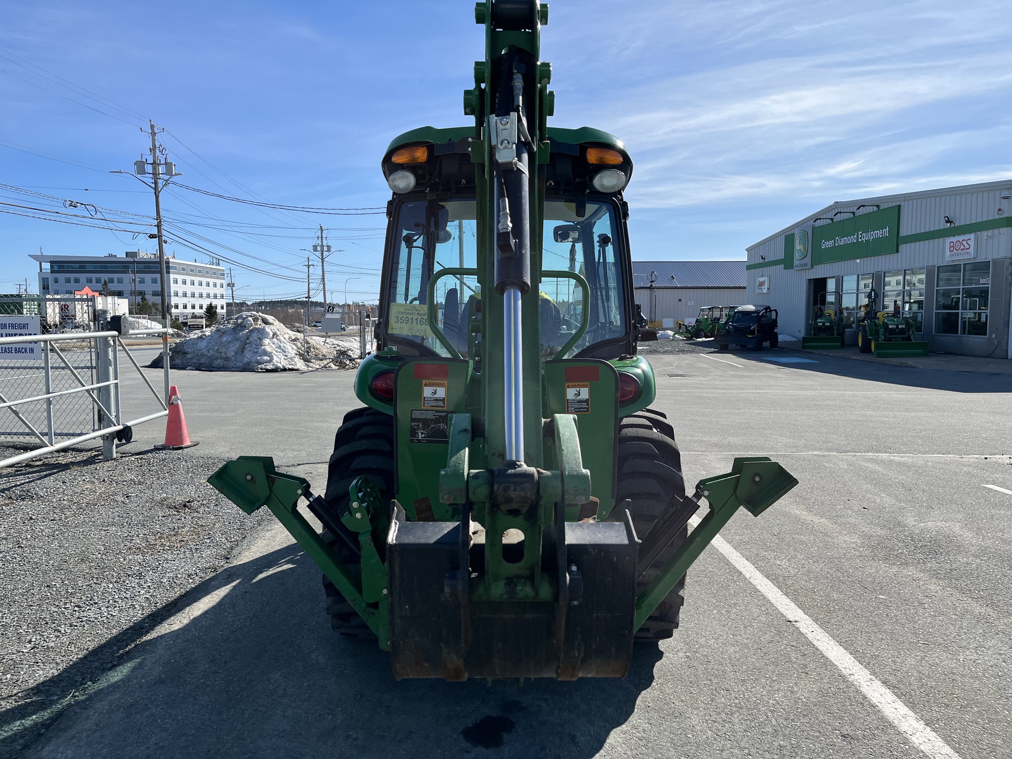 2022 John Deere 3046R Image 4