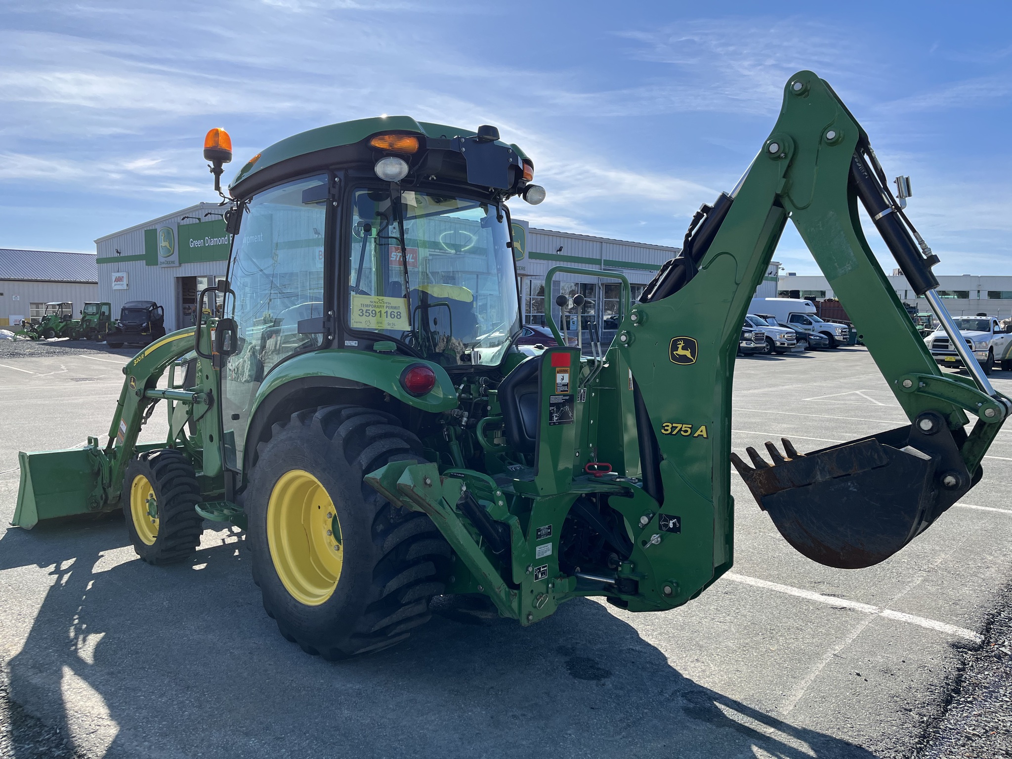 2022 John Deere 3046R Image 5