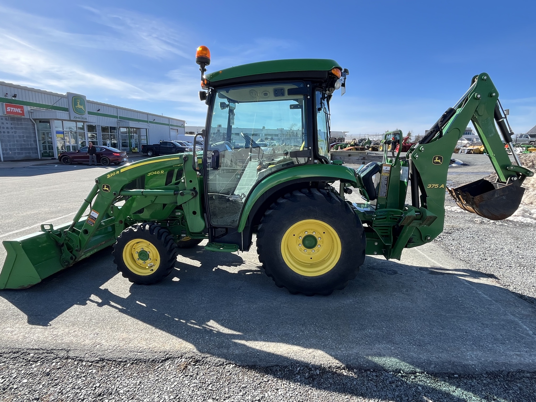 2022 John Deere 3046R Image 6