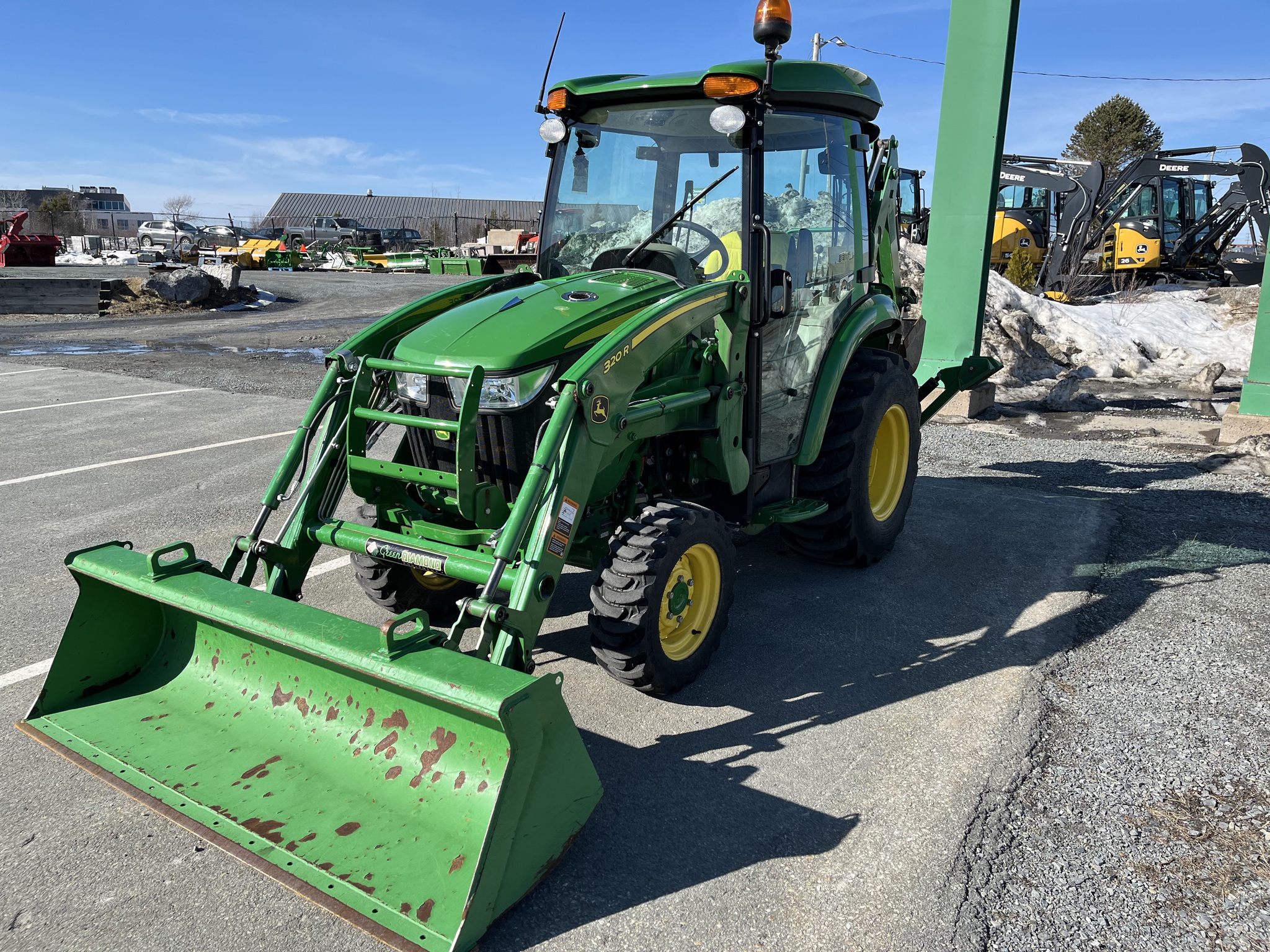 2022 John Deere 3046R Image 1