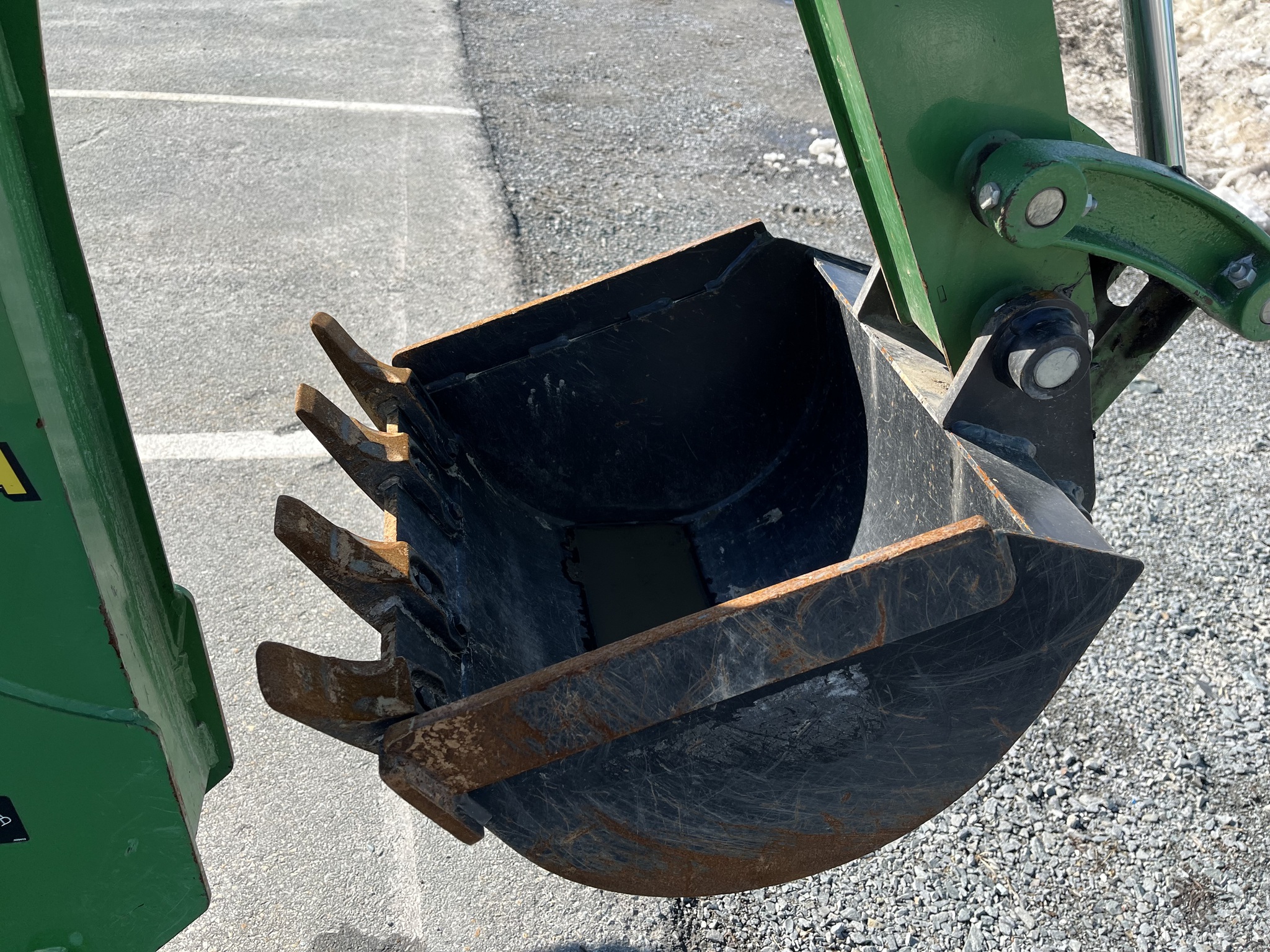 2022 John Deere 3046R Image 10