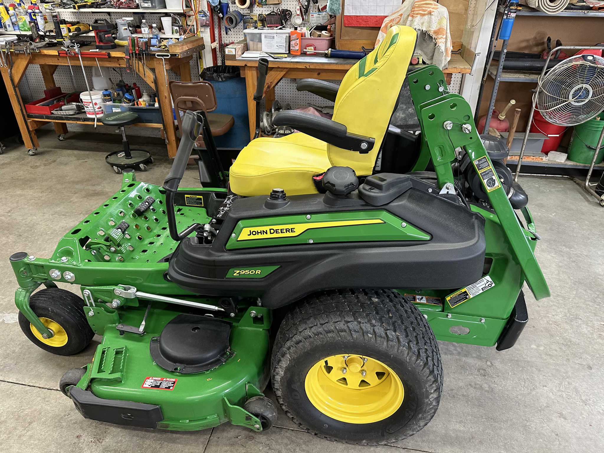 2023 John Deere Z950R Image 6