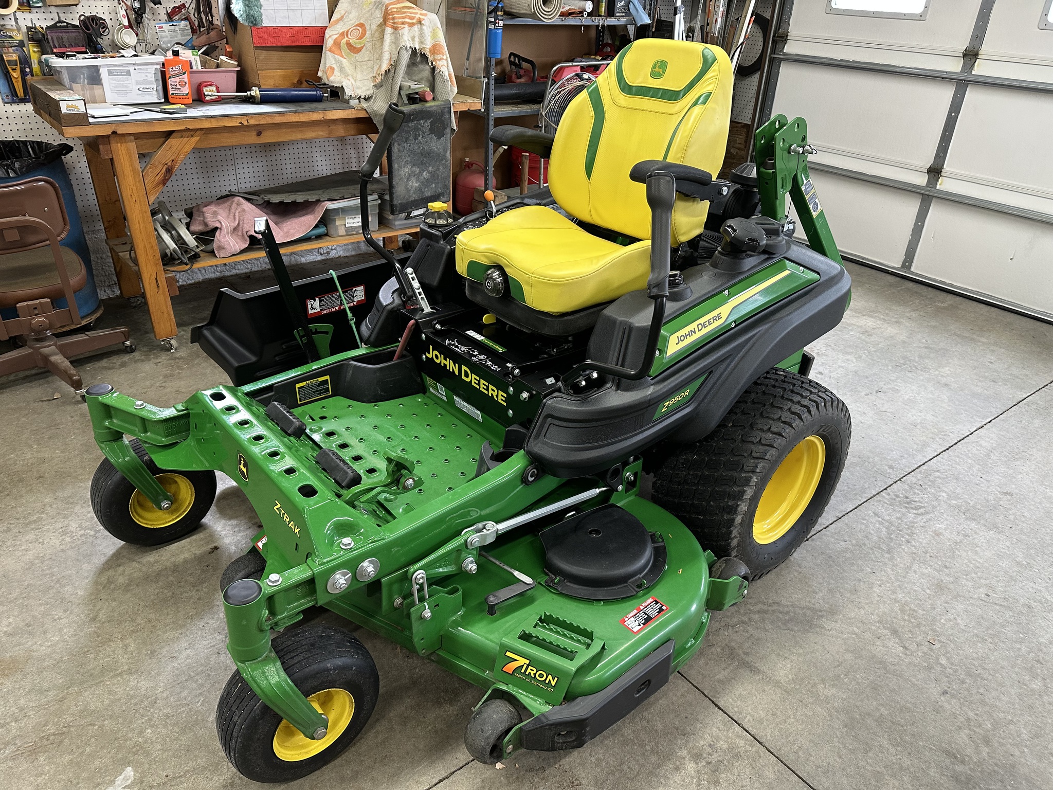 2023 John Deere Z950R Image 7