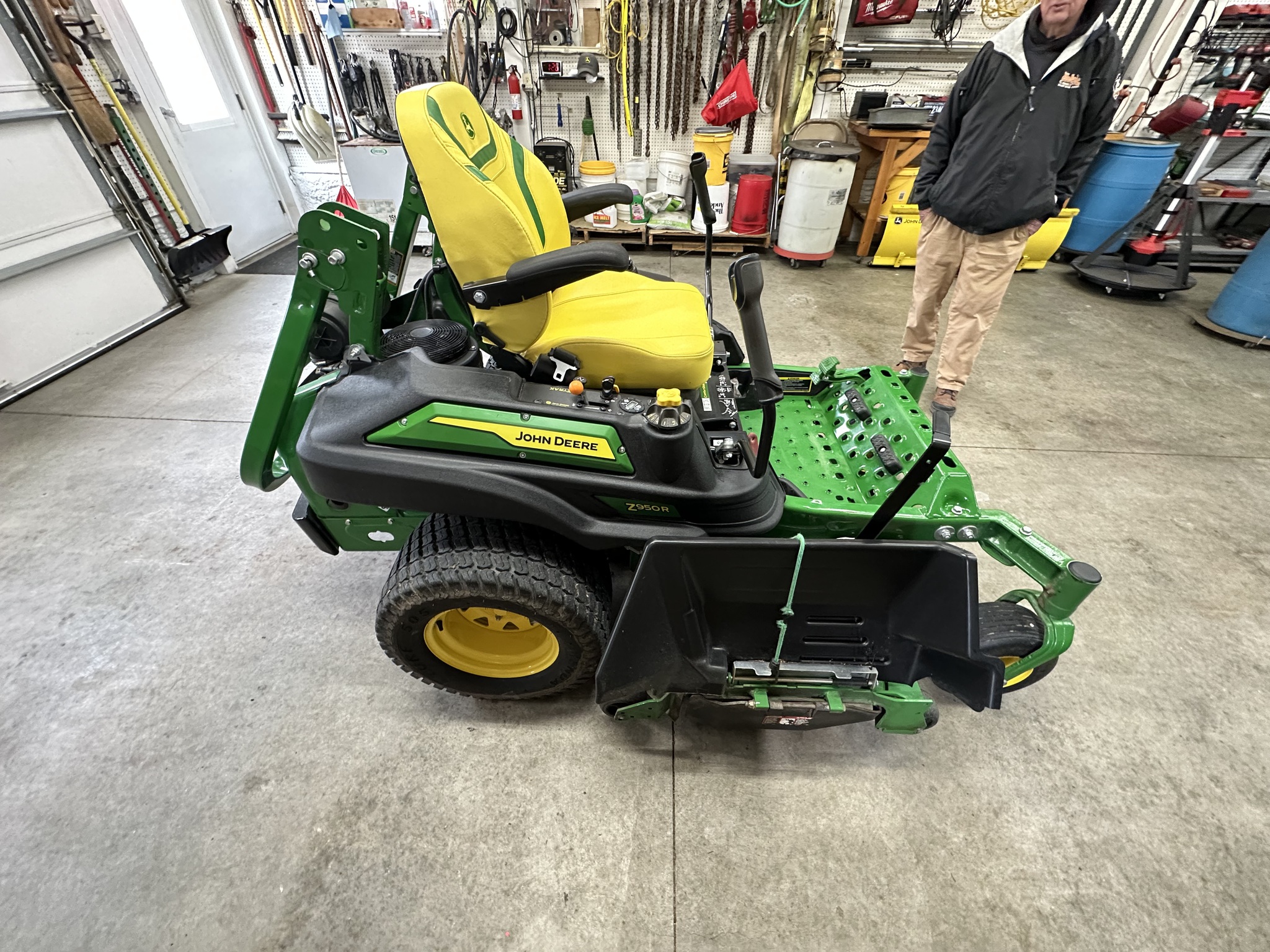 2023 John Deere Z950R Image 2