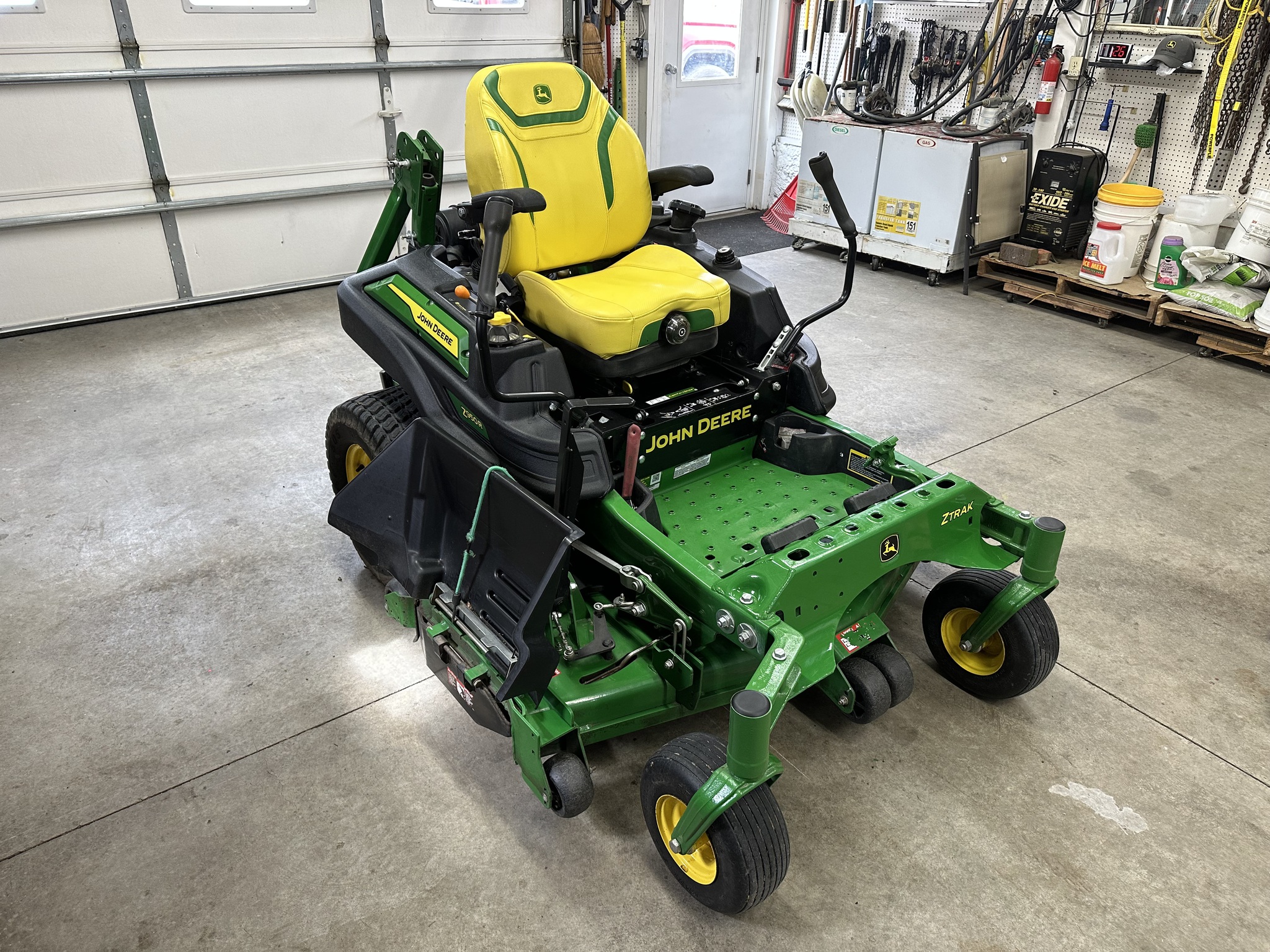 2023 John Deere Z950R Image 1