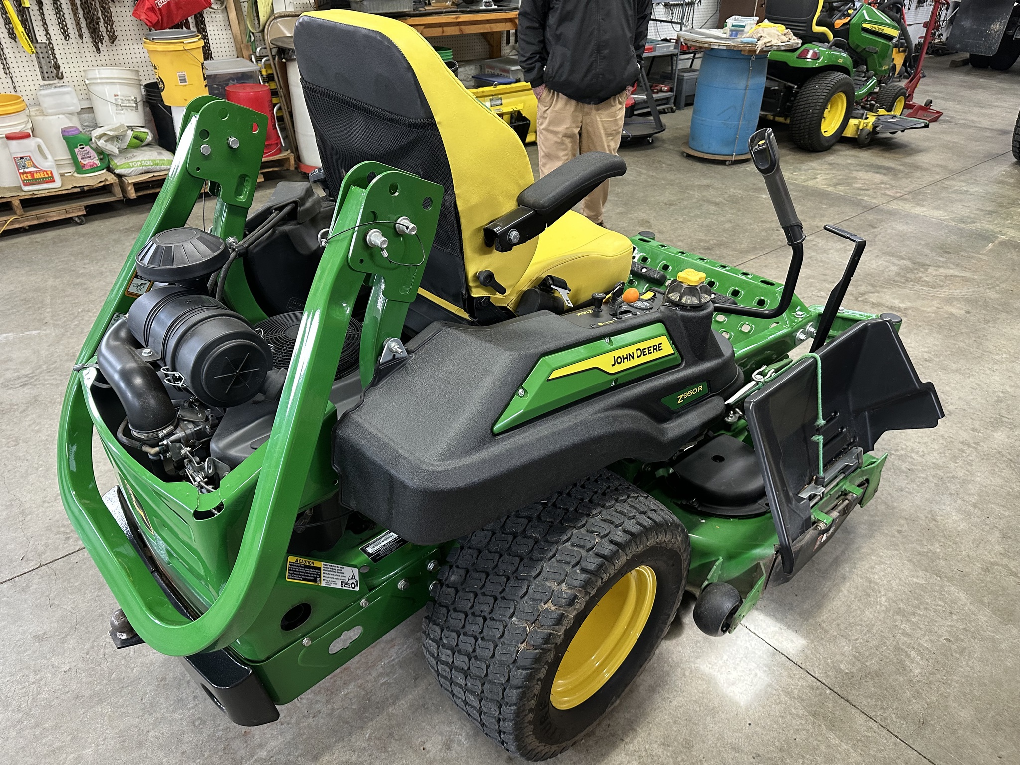 2023 John Deere Z950R Image 3