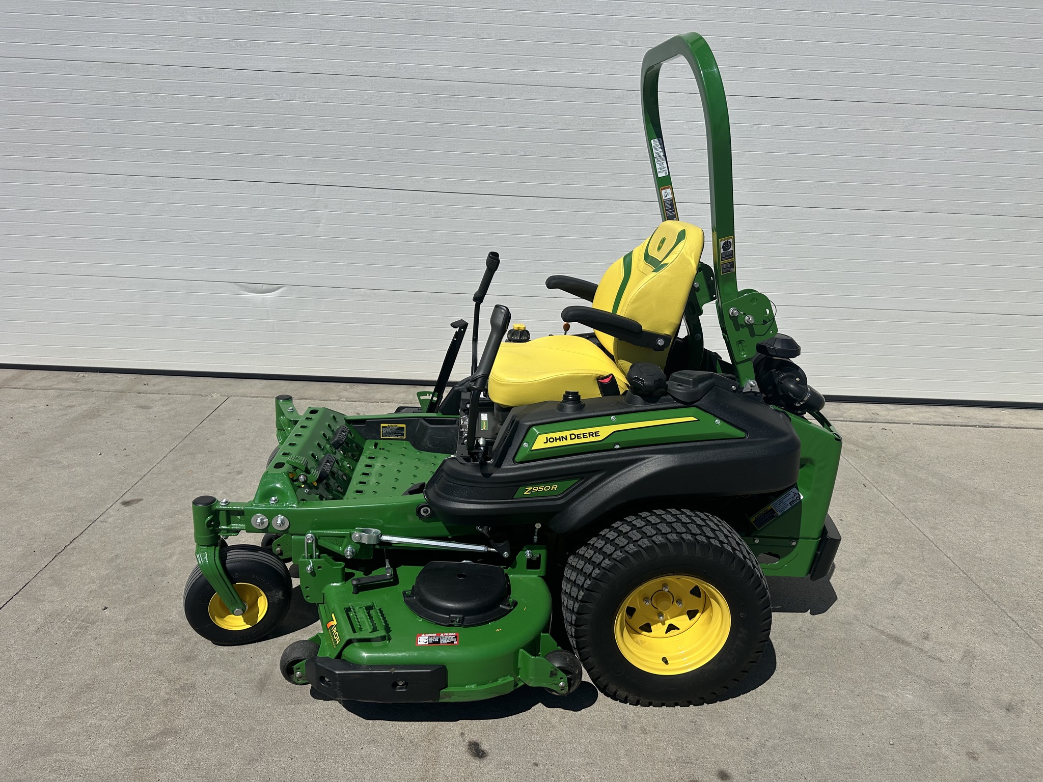 2023 John Deere Z950R Image 6