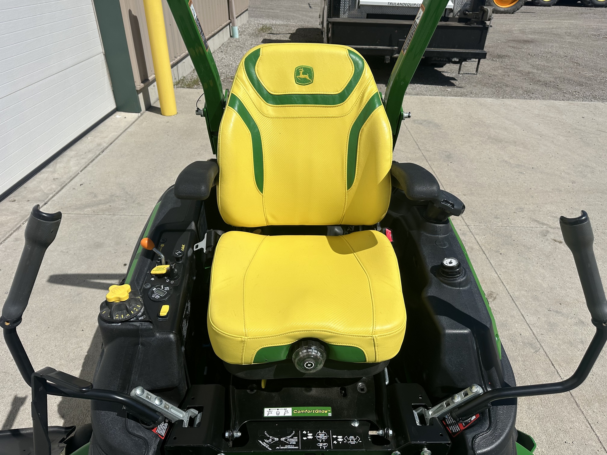 2023 John Deere Z950R Image 9