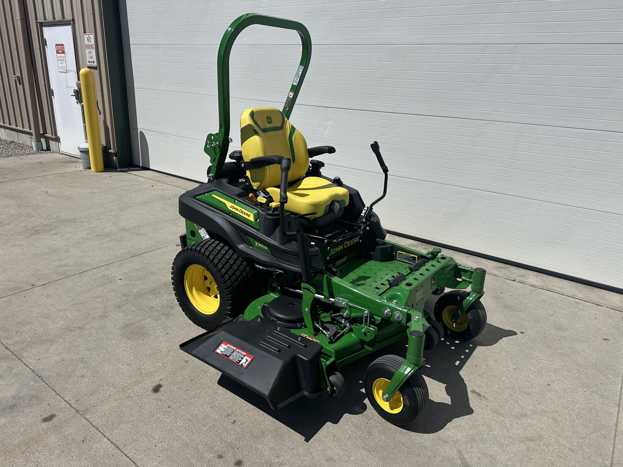 2023 John Deere Z950R Image 1