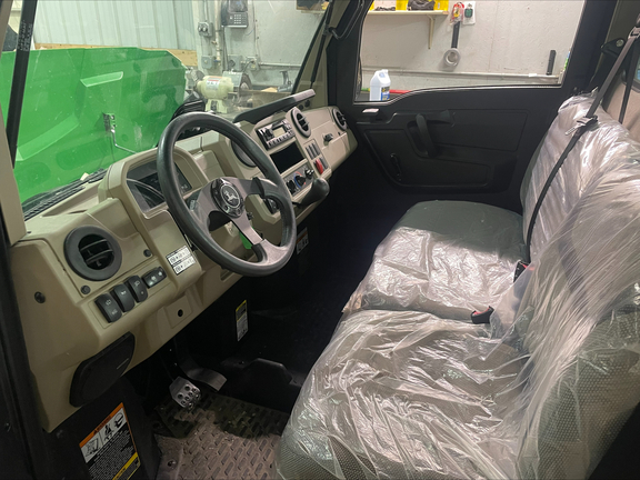 2023 John Deere XUV 835R - Photo8