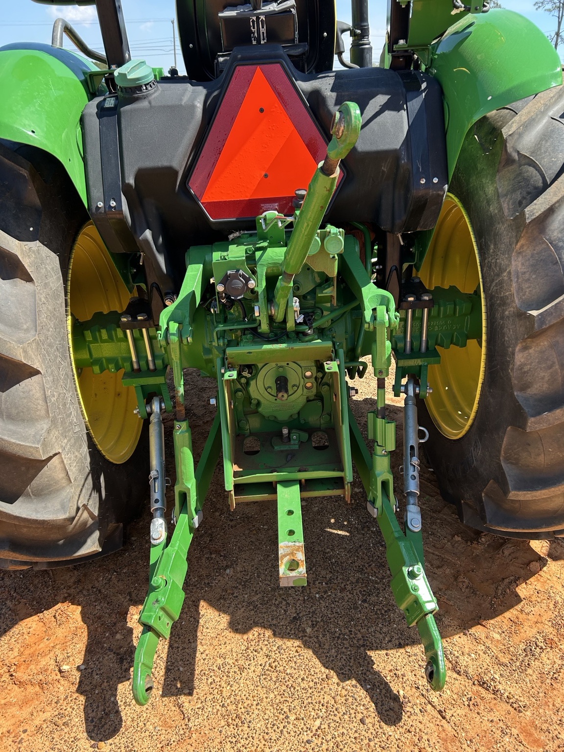 2024 John Deere 5075E Image 3