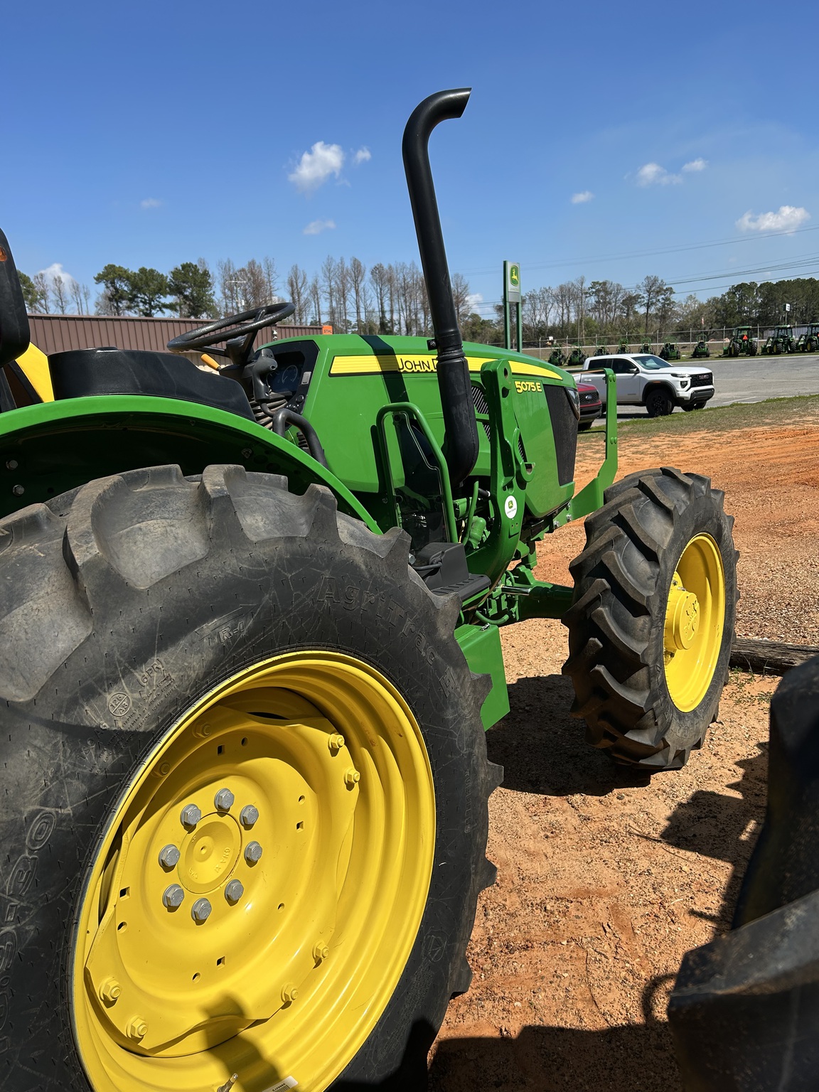 2024 John Deere 5075E Image 4