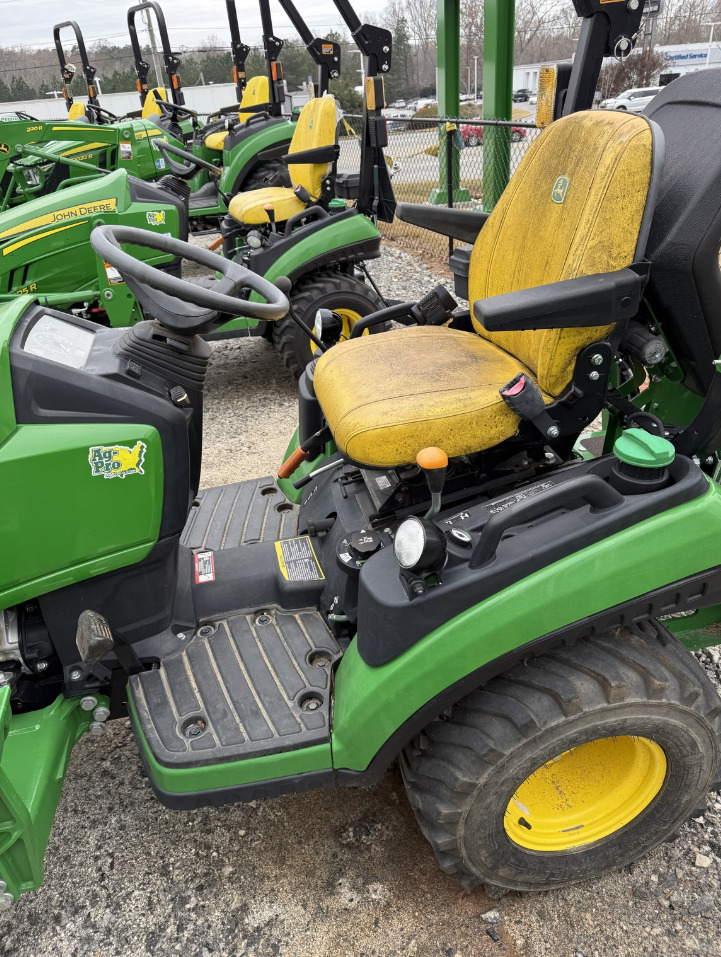 2023 John Deere 1025R Image 1