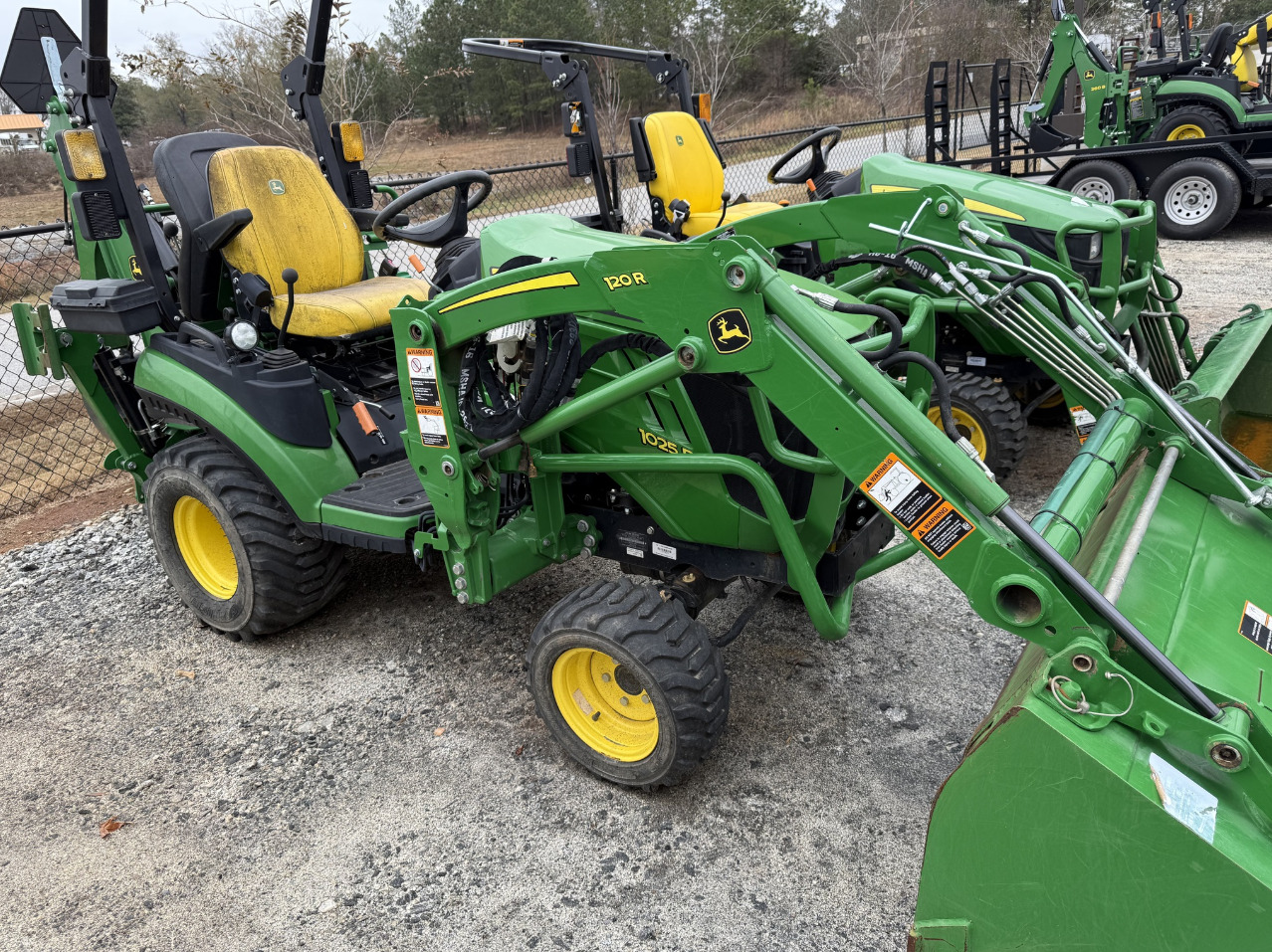 2023 John Deere 1025R Image 3