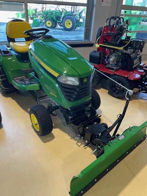 2024 John Deere X570 Image 4