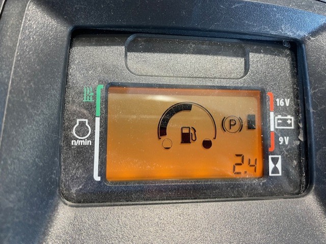 2024 John Deere X570 Image 6