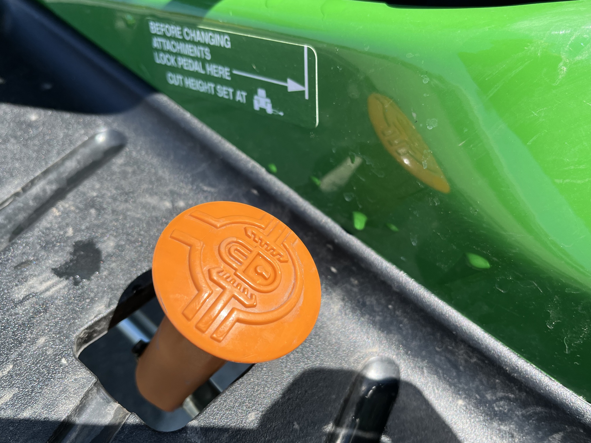 2024 John Deere X570 Image 11