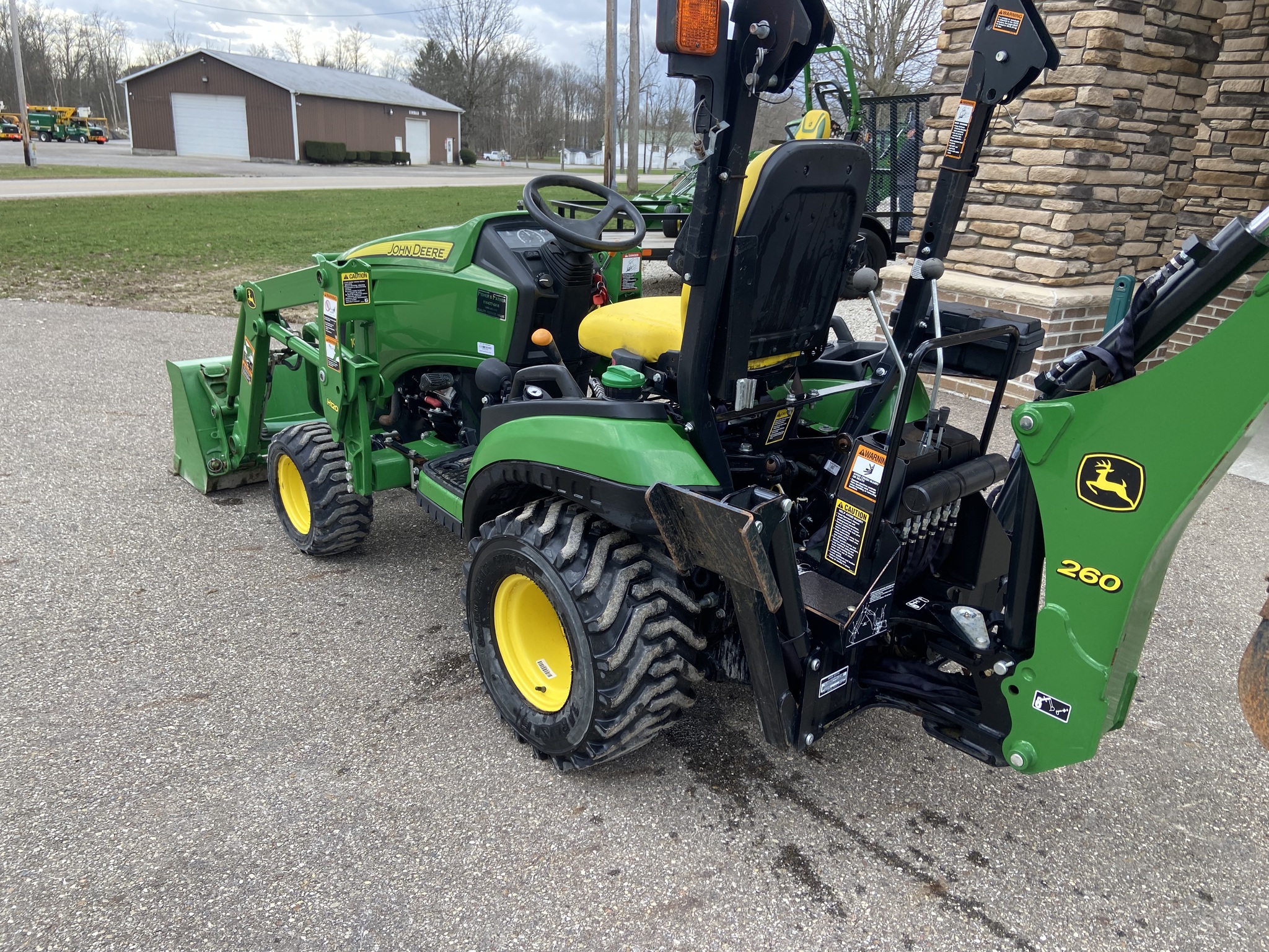 2017 John Deere 1025R Image 7
