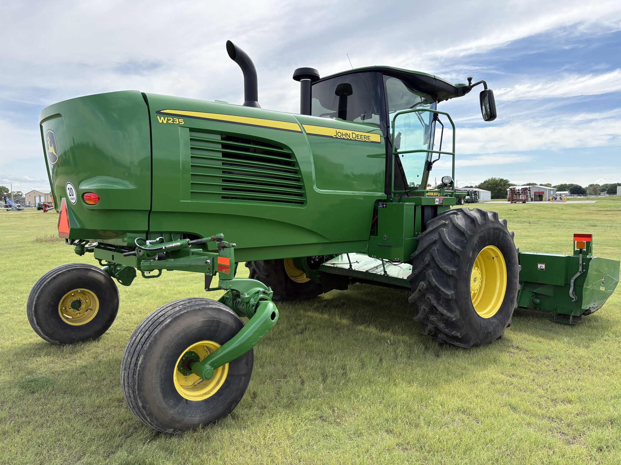 2021 John Deere W235 Image 3