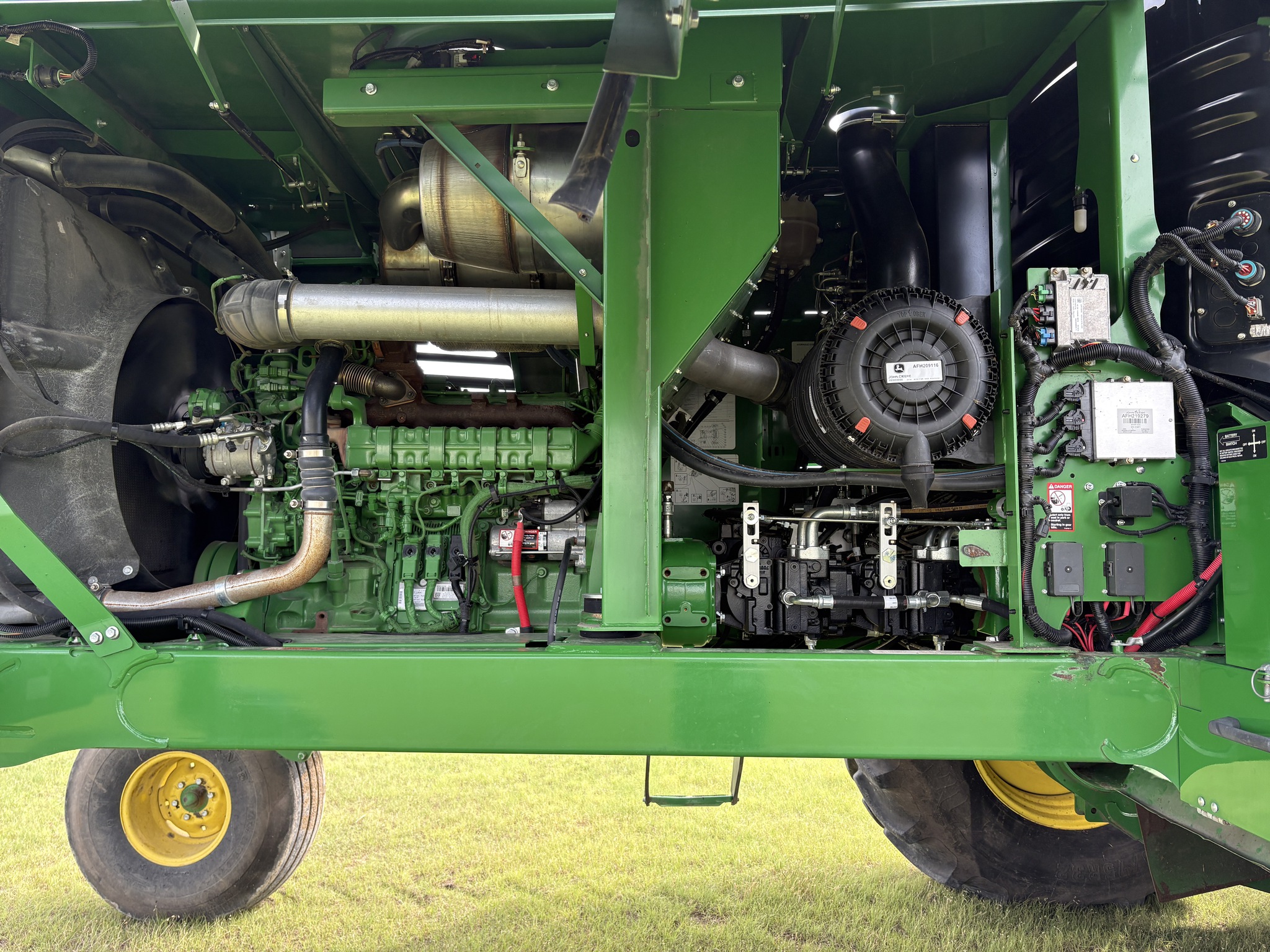 2021 John Deere W235 Image 5