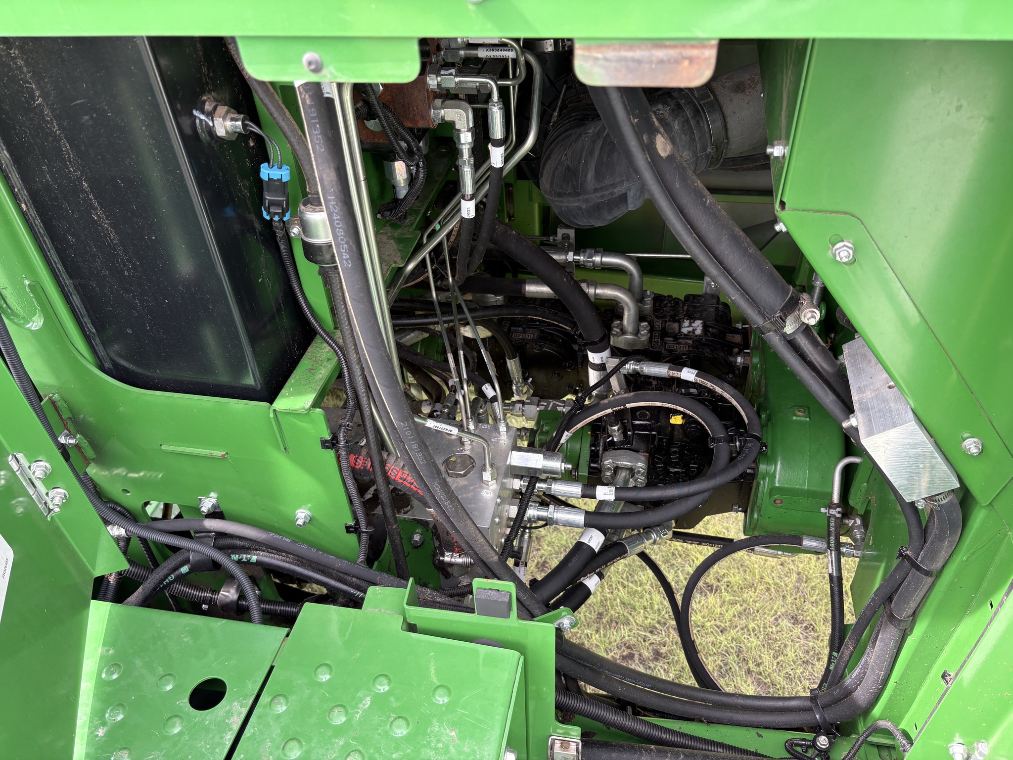 2021 John Deere W235 Image 7