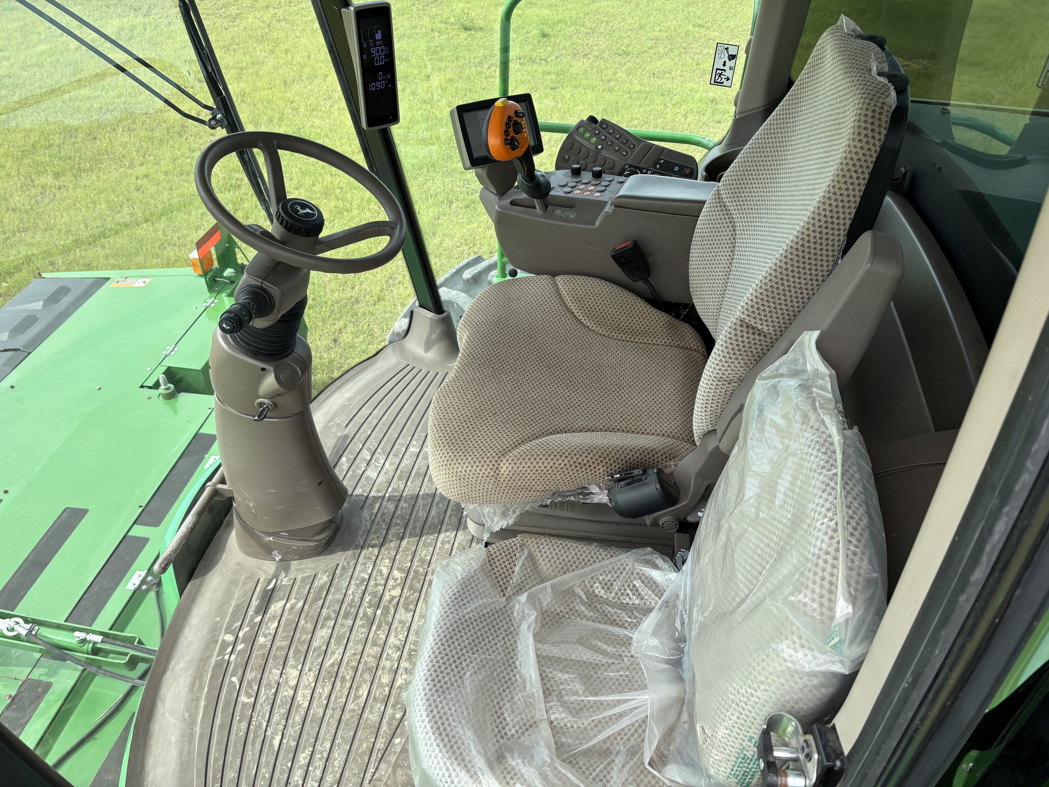 2021 John Deere W235 Image 10