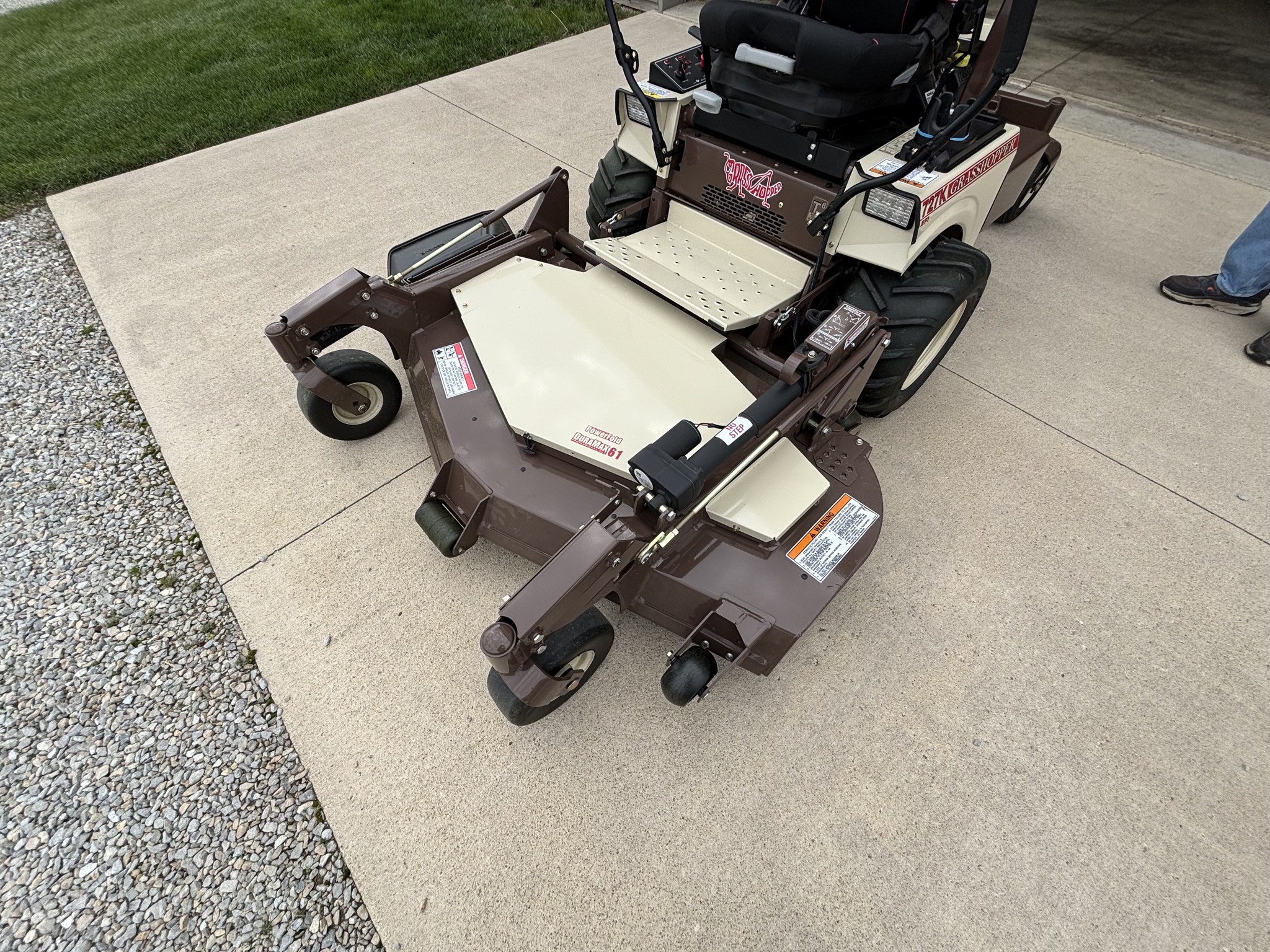 Used 2021 Grasshopper 727EFI Zero Turn Mowers at Koenig Equipment in Greenville, OH - PhotoXL3