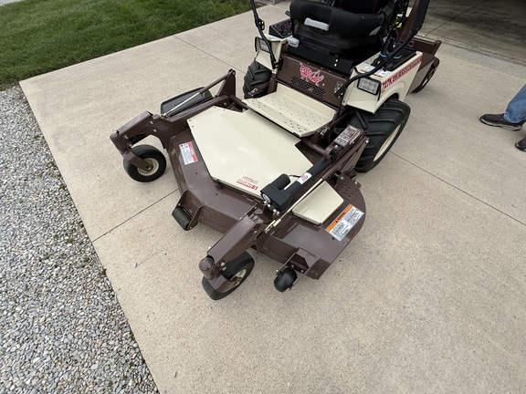 Used 2021 Grasshopper 727EFI Zero Turn Mowers at Koenig Equipment in Greenville, OH - Photo3