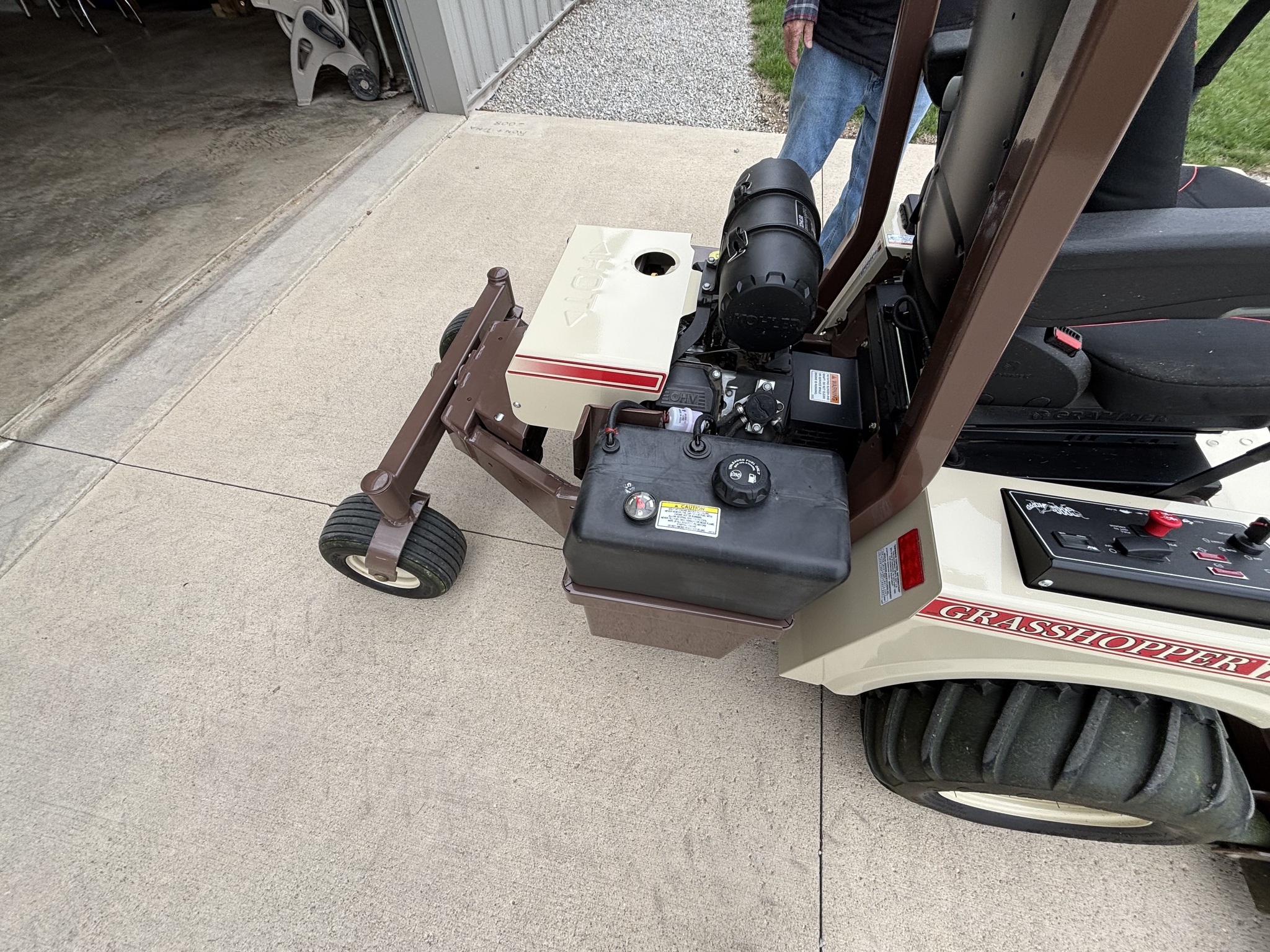 Used 2021 Grasshopper 727EFI Zero Turn Mowers at Koenig Equipment in Greenville, OH - PhotoXL14