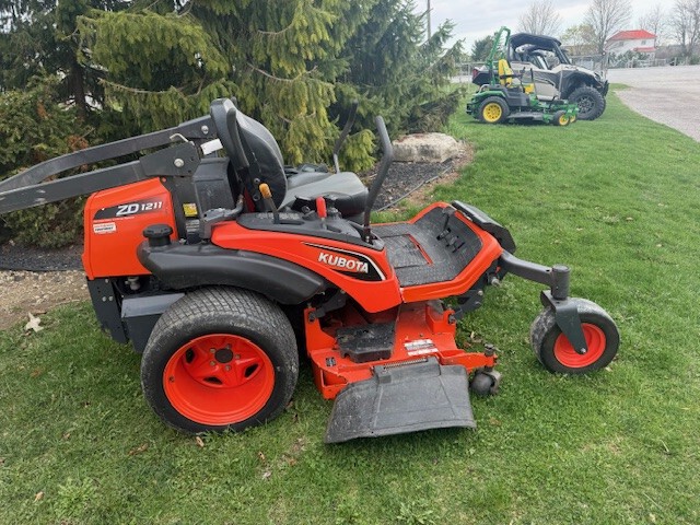 2018 Kubota ZD1211-60 Lawn Mower