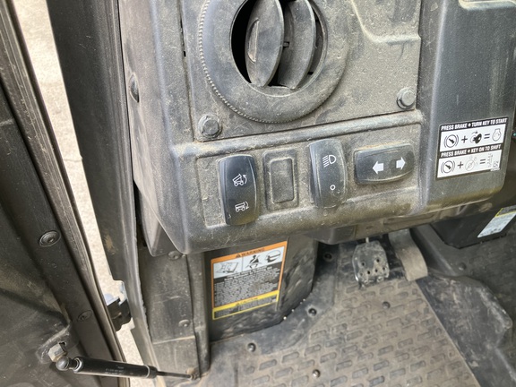 2022 John Deere XUV 835M - Photo19