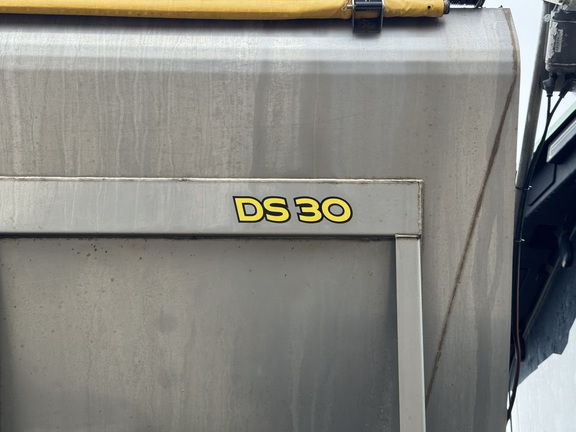 Photo of 2023 John Deere 600R