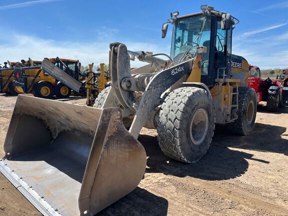 Photo of a 2015 John Deere 624K