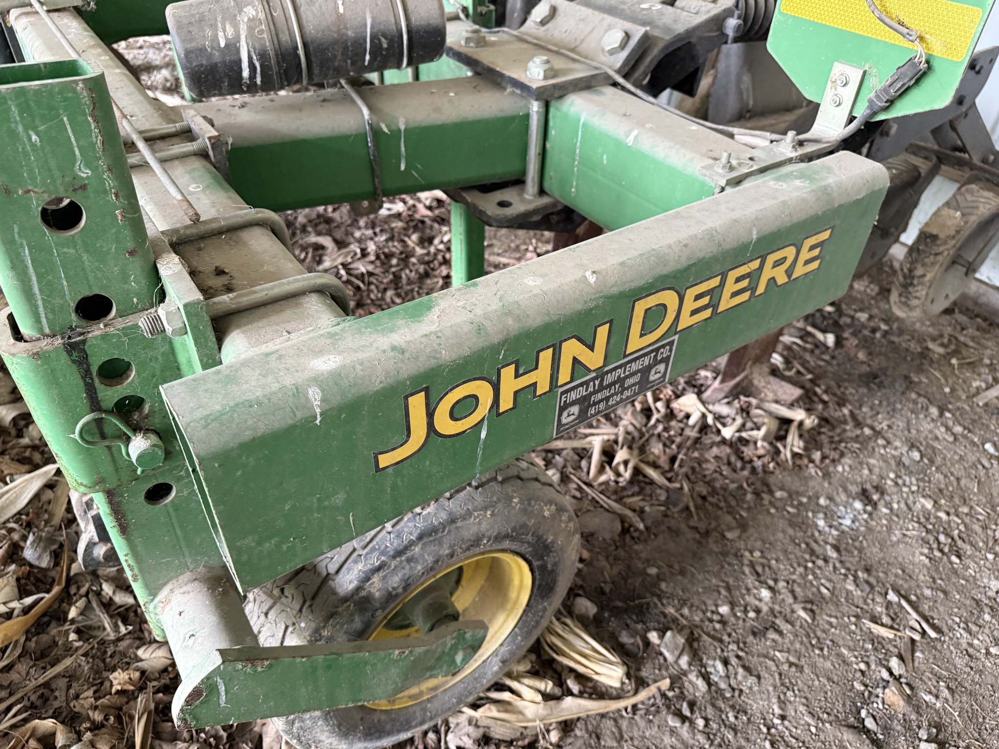 2002 John Deere 2100 Image 2